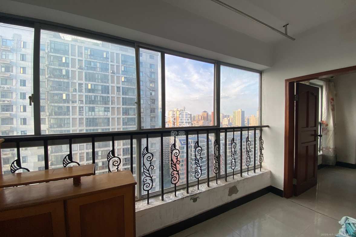 兴威新嘉园 1室1厅1卫 2500.0元/月 兴威新嘉园 1室1厅1卫 2500.0元/月室内图