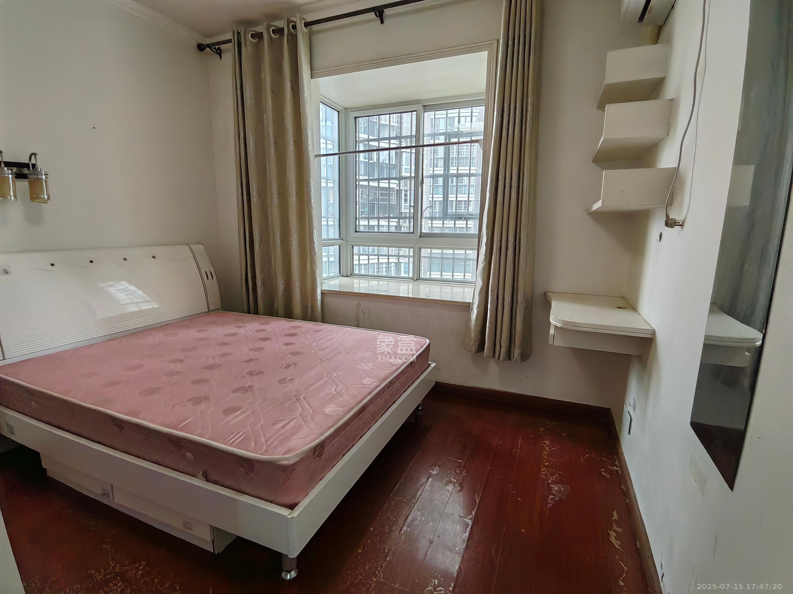 世景华庭 3室2厅1卫 1500.0元/月 世景华庭 3室2厅1卫 1500.0元/月室内图