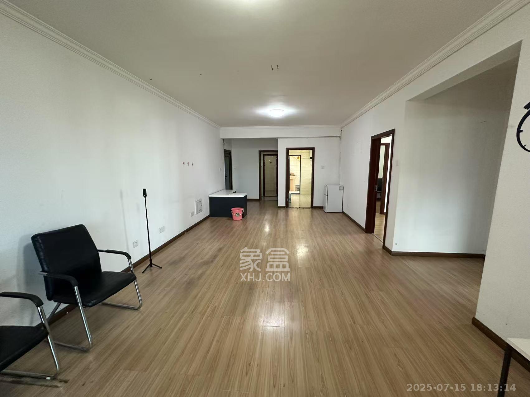 华城广场 3室2厅1卫 3500.0元/月 华城广场 3室2厅1卫 3500.0元/月室内图