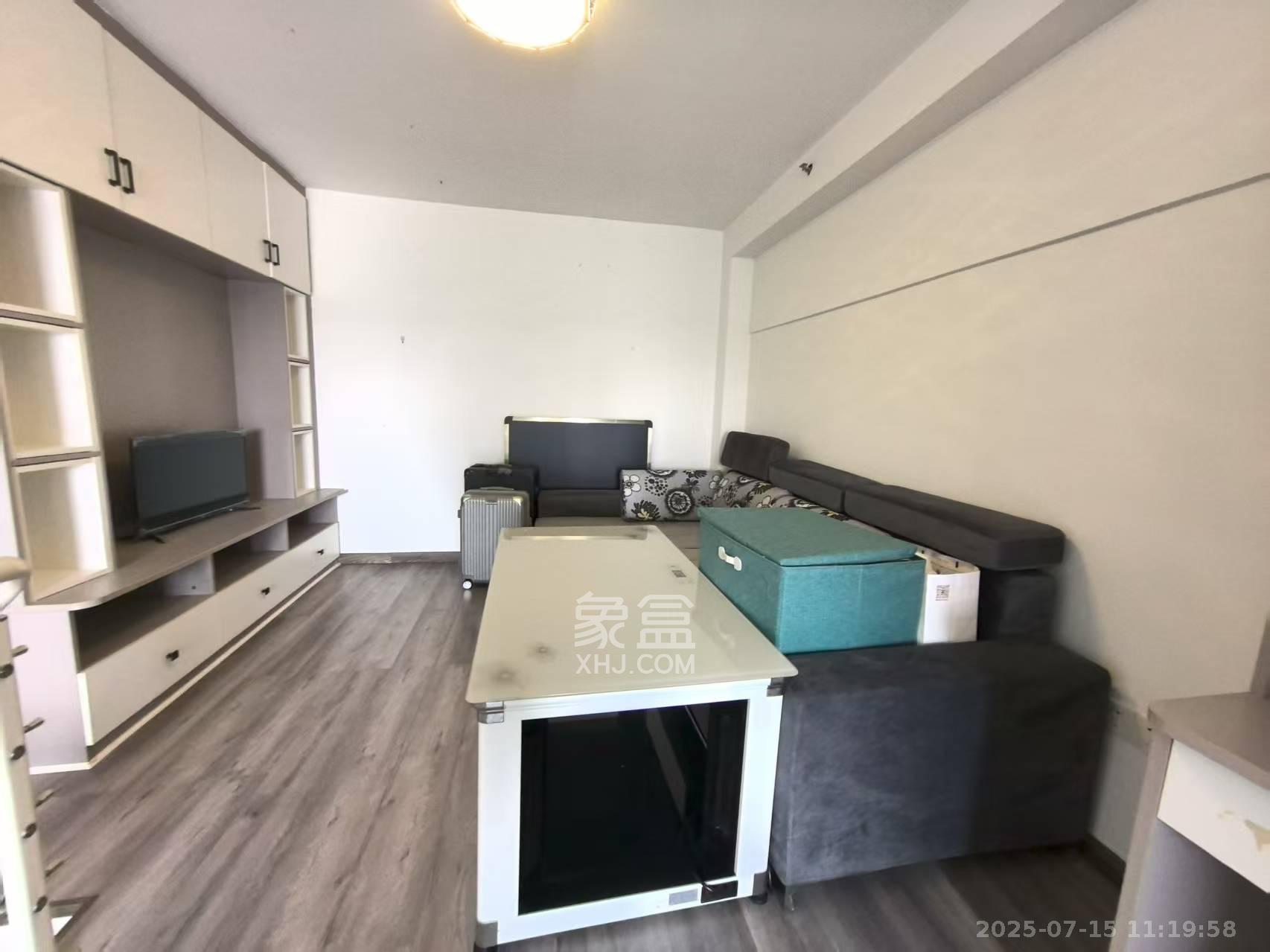 金色loft（鑫秋大厦）  1室1厅1卫    1800.0元/月