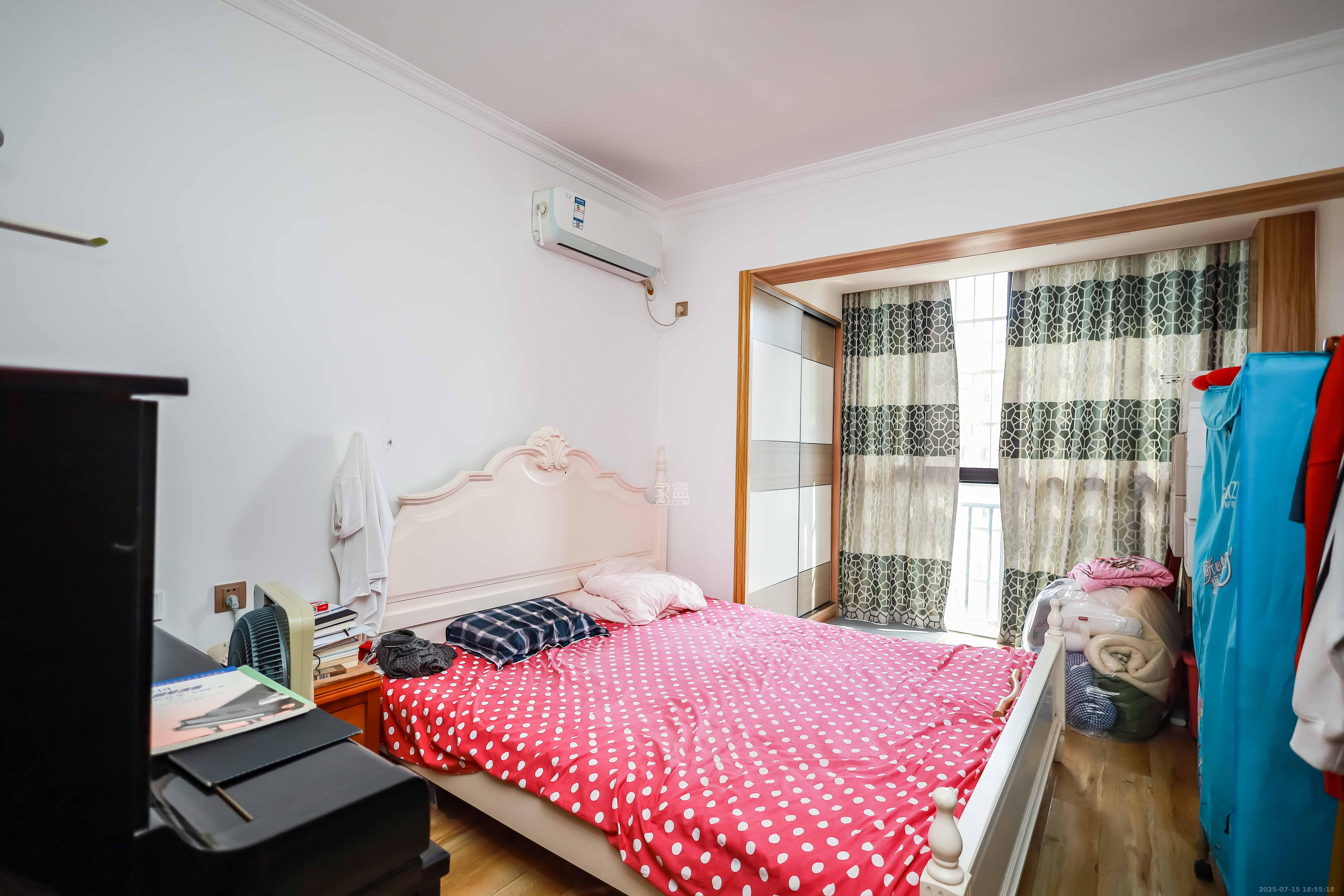 卓越蔚蓝海岸三期 3室2厅1卫 72.8万 卓越蔚蓝海岸三期 3室2厅1卫 72.8万卧室