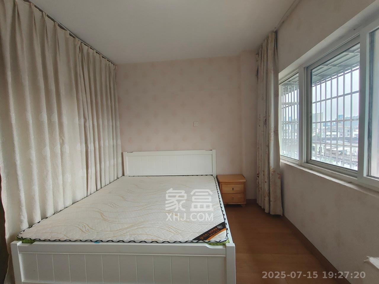 东方公寓  1室1厅1卫   1500.00元/月室内图