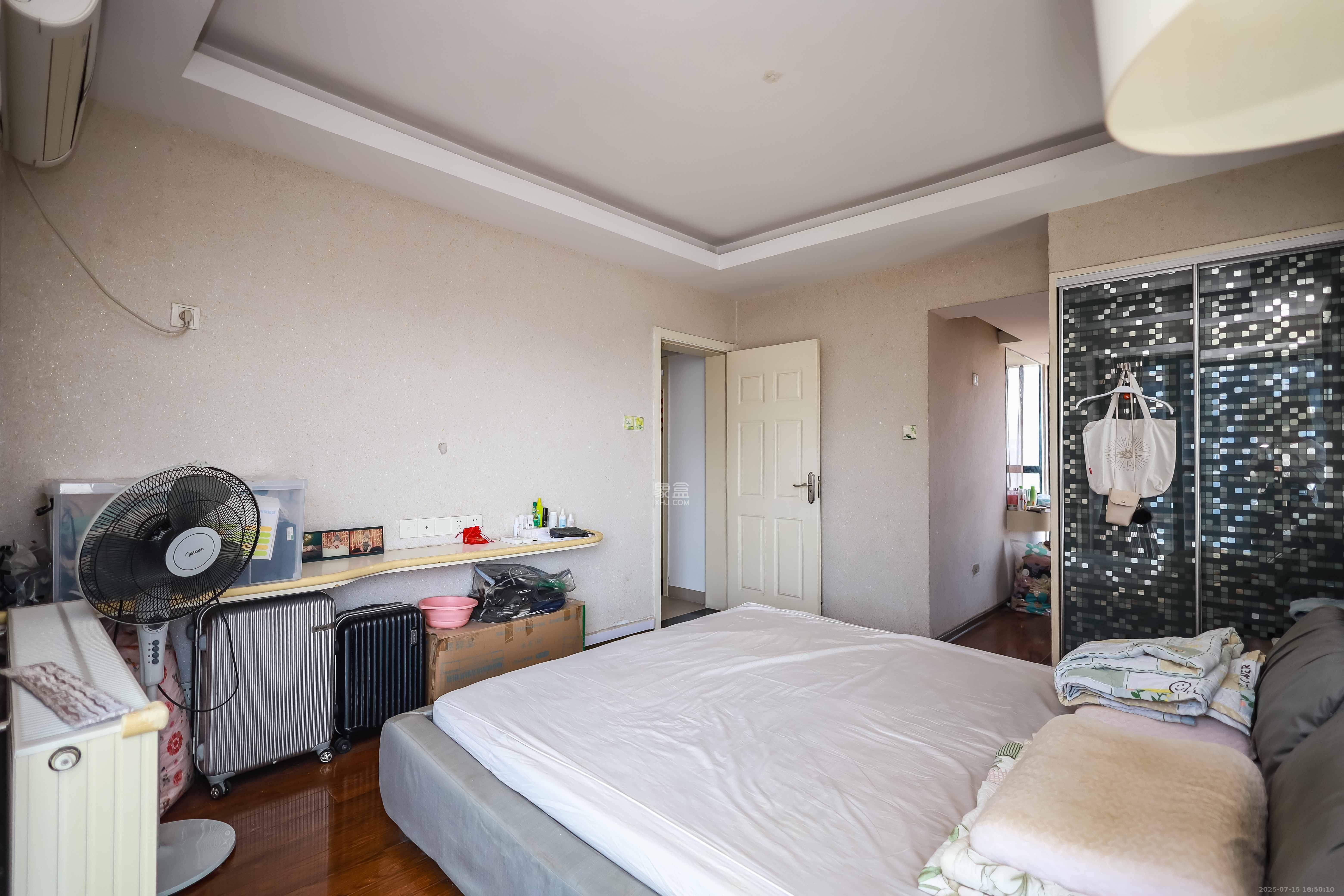 永祺西京  3室2厅2卫    108.0万卧室