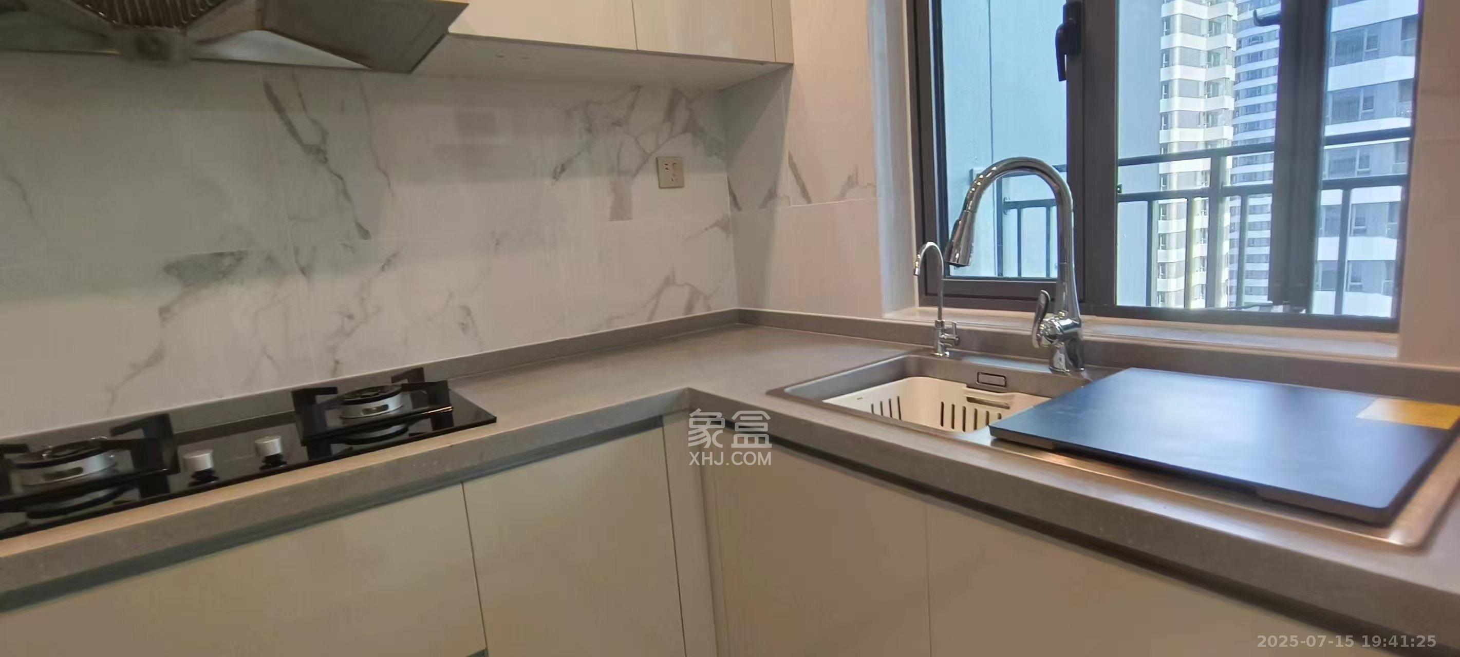 复地滨江金融中心  4室2厅2卫    5500.0元/月室内图