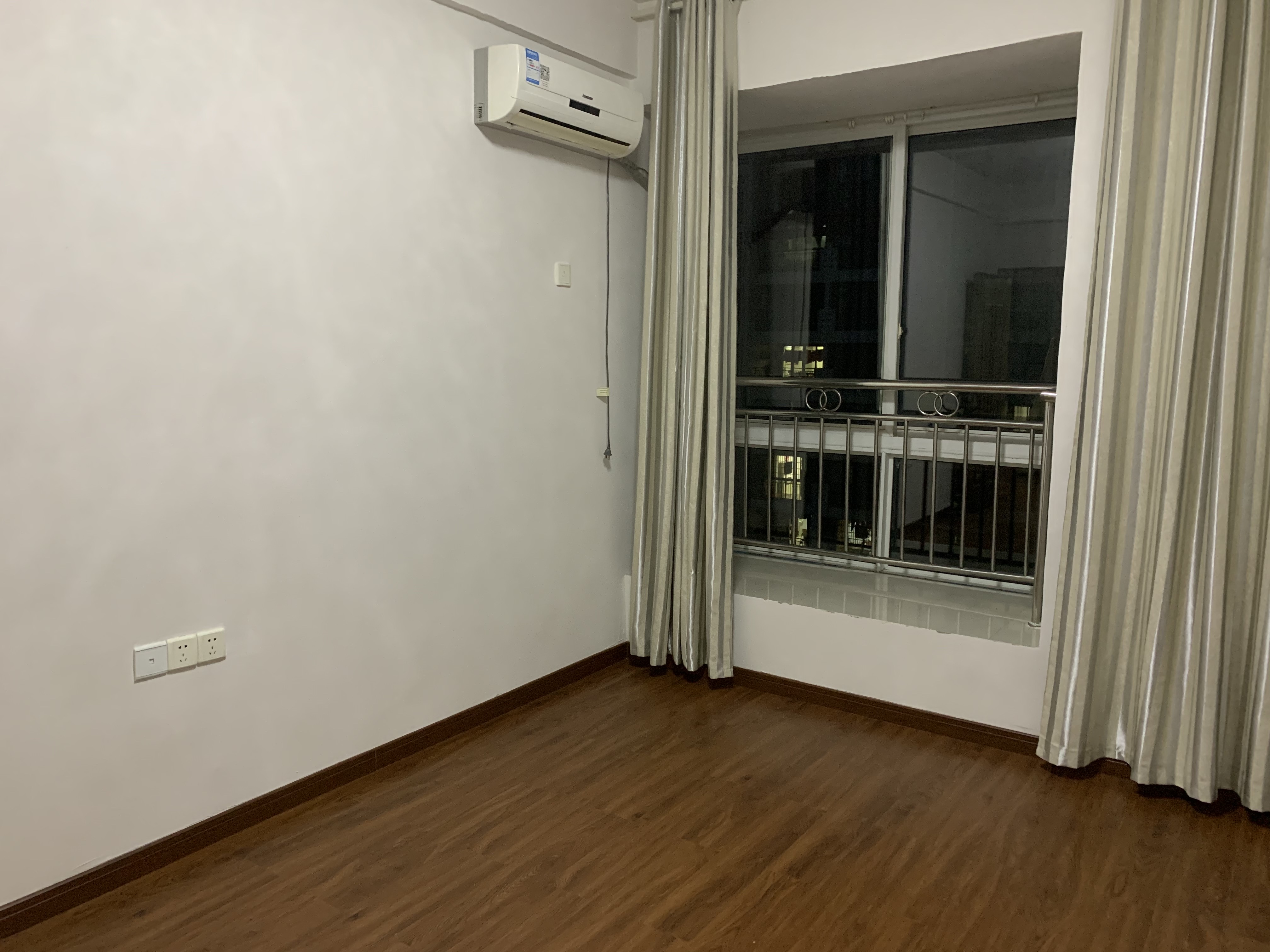 山城上品 4室2厅2卫 2400.0元/月 山城上品 4室2厅2卫 2400.0元/月室内图