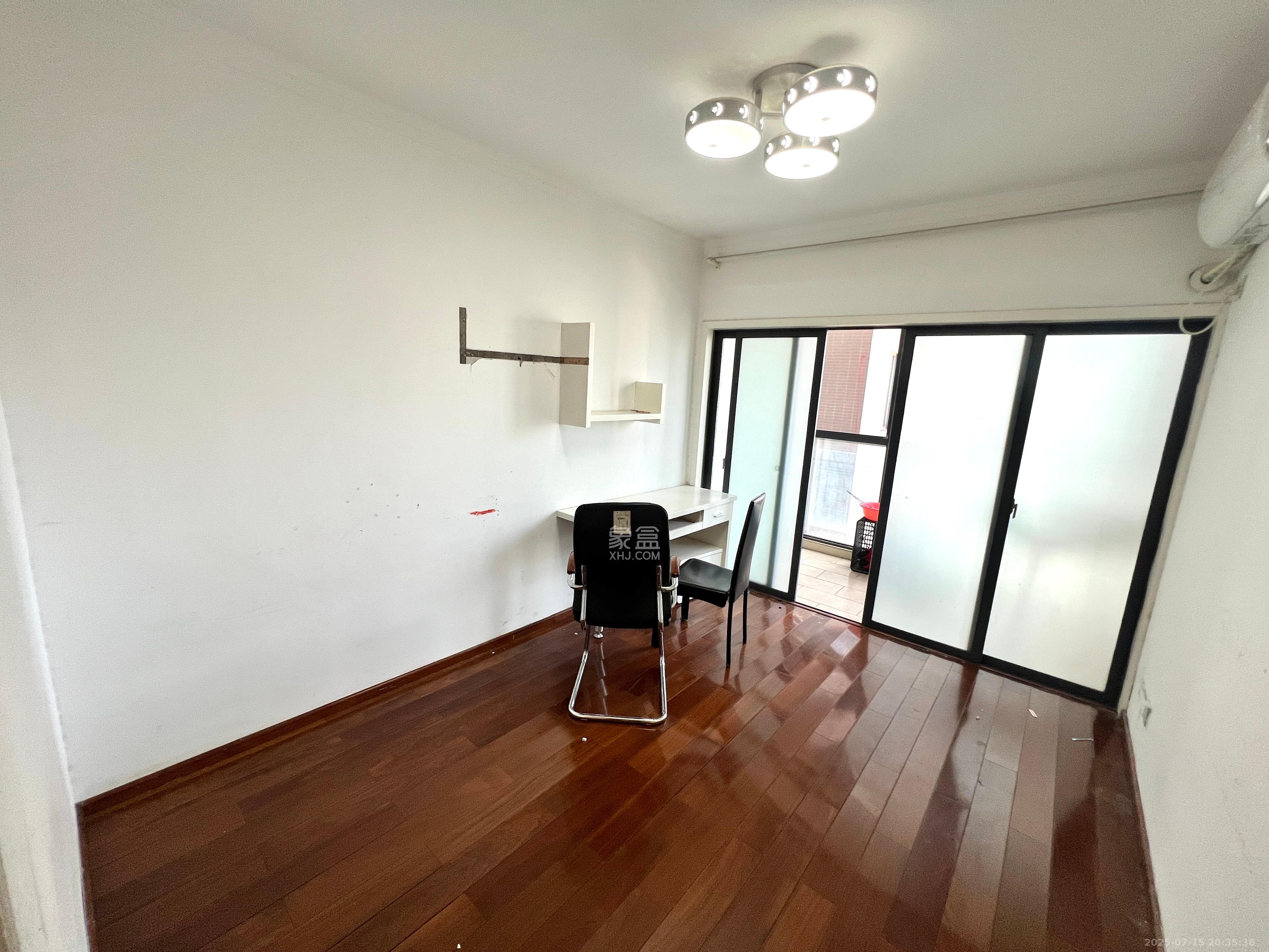 三万英尺  4室1厅2卫    4000.0元/月室内图