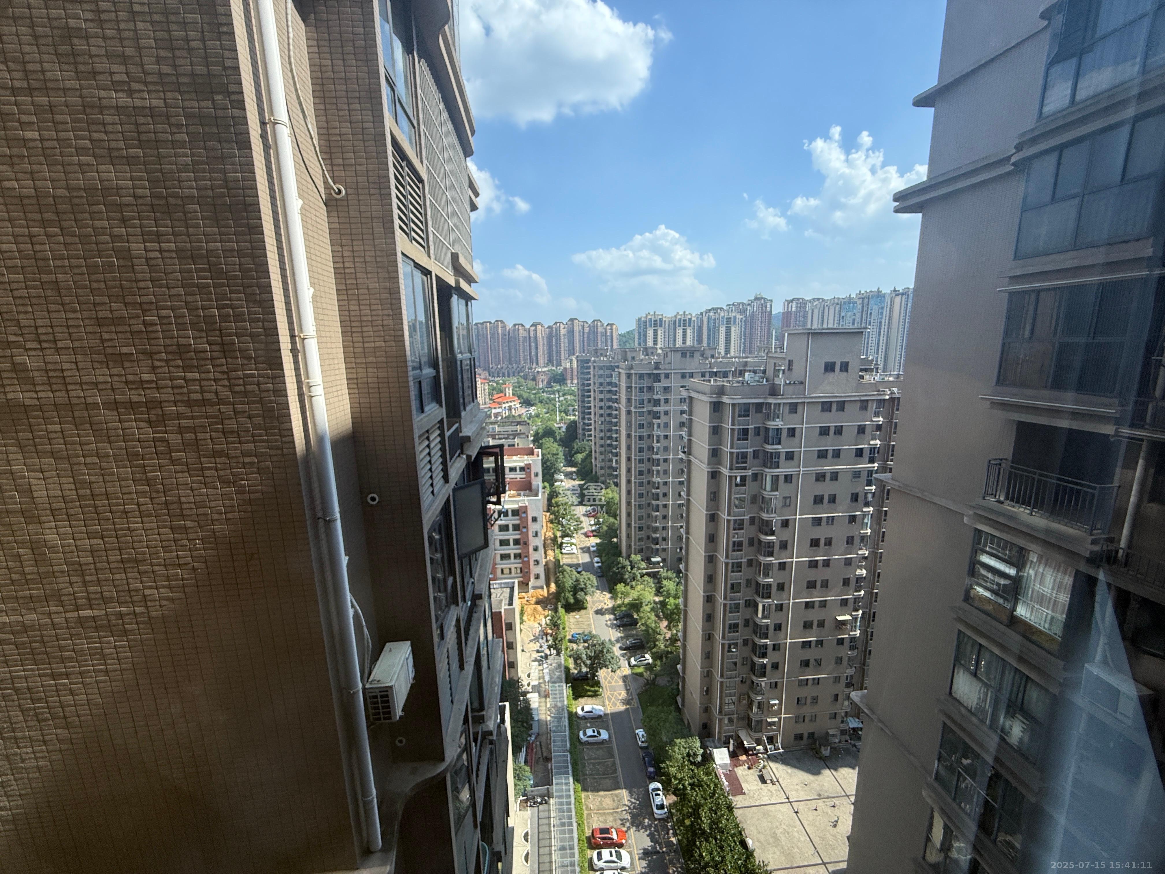 名家翡翠花园  3室2厅2卫   2600.00元/月室内图