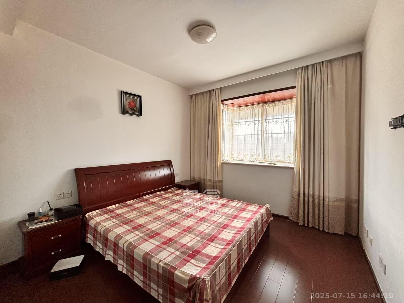 东城名苑 3室2厅2卫 2000.0元/月 东城名苑 3室2厅2卫 2000.0元/月室内图