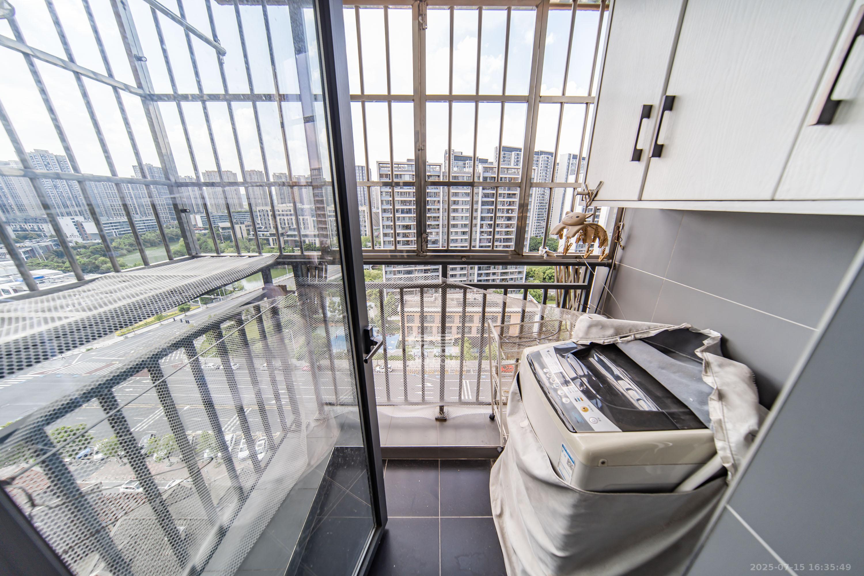 COCO蜜城  3室2厅1卫    75.8万阳台