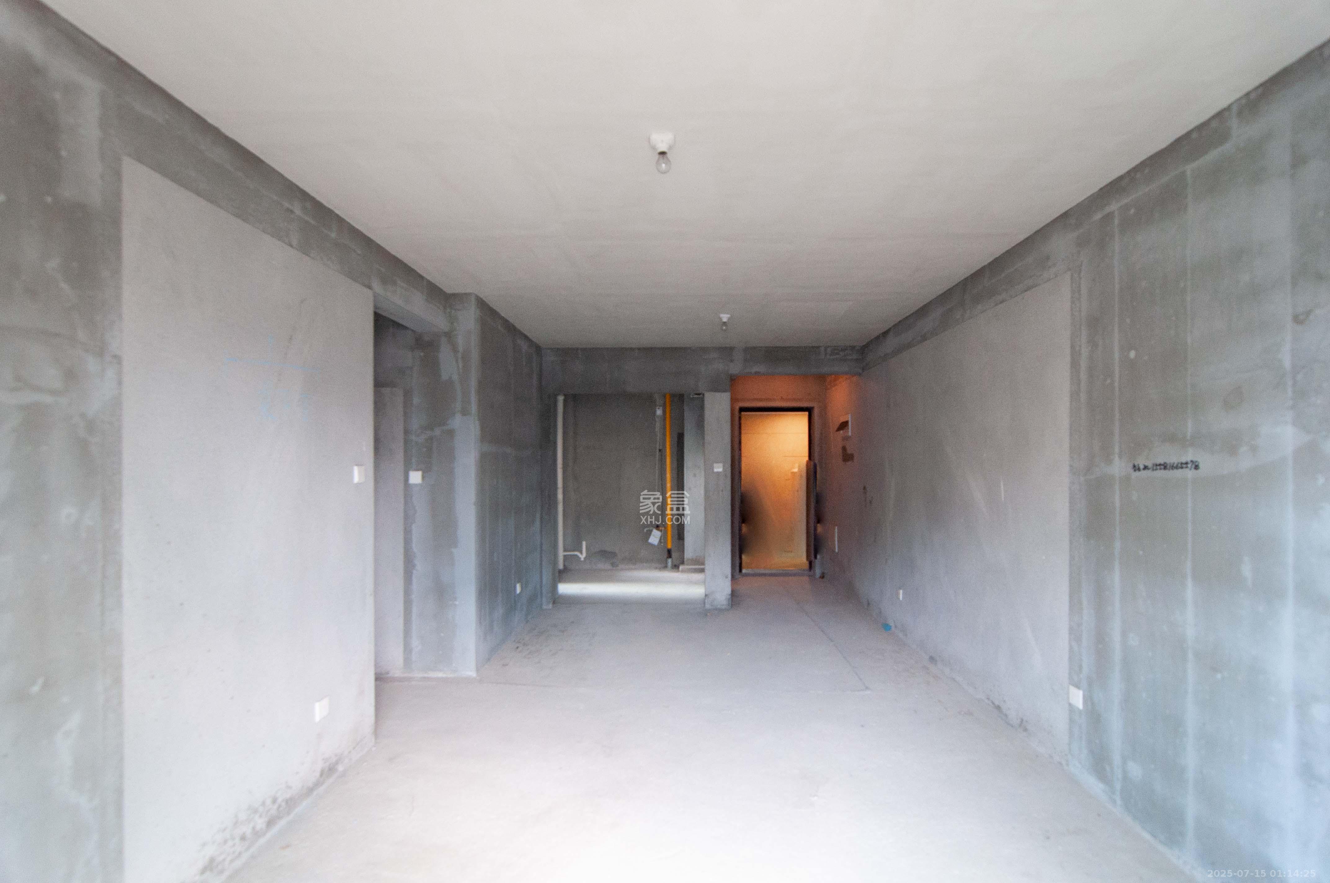 振业城四期  3室2厅2卫    135.0万 振业城四期  3室2厅2卫    135.0万客厅