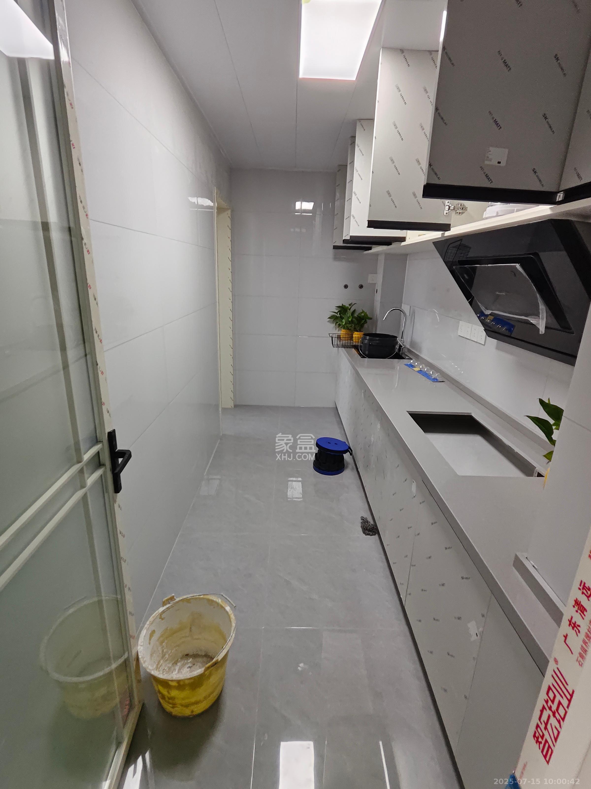 东方美地  3室2厅1卫    2500.0元/月室内图