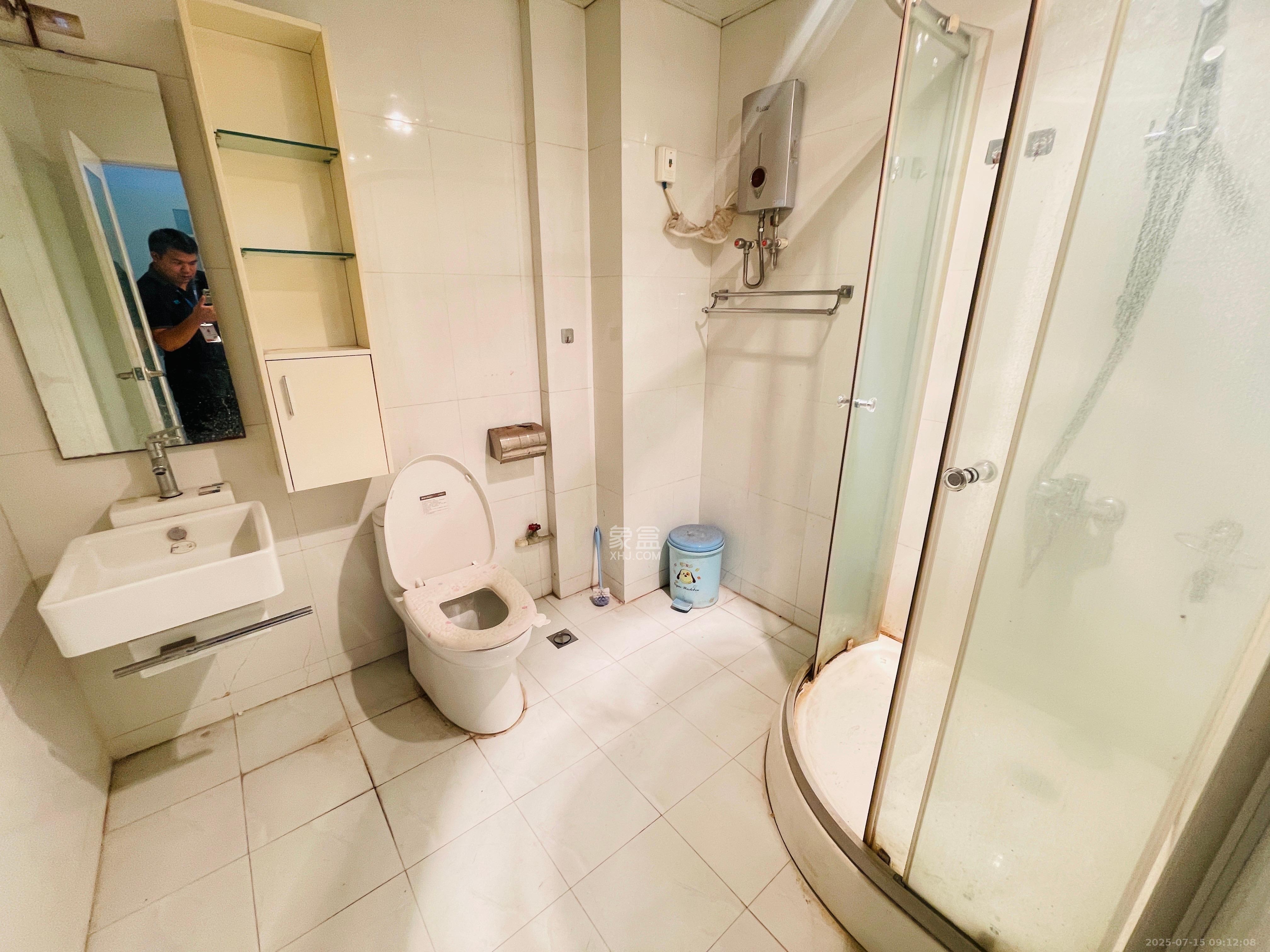 金峰小区北院（七里营社区）  4室2厅2卫    2300.0元/月室内图