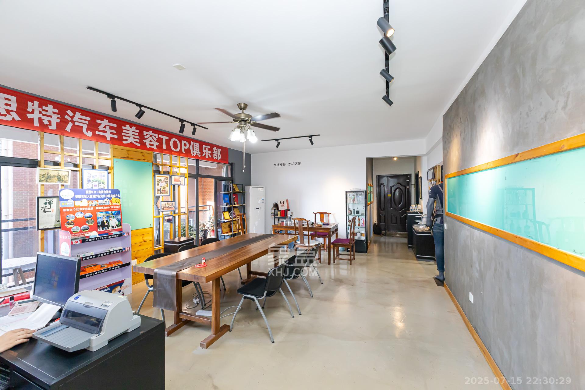 珠江东方明珠（新地东方明珠）三期  3室2厅2卫   88.00万客厅