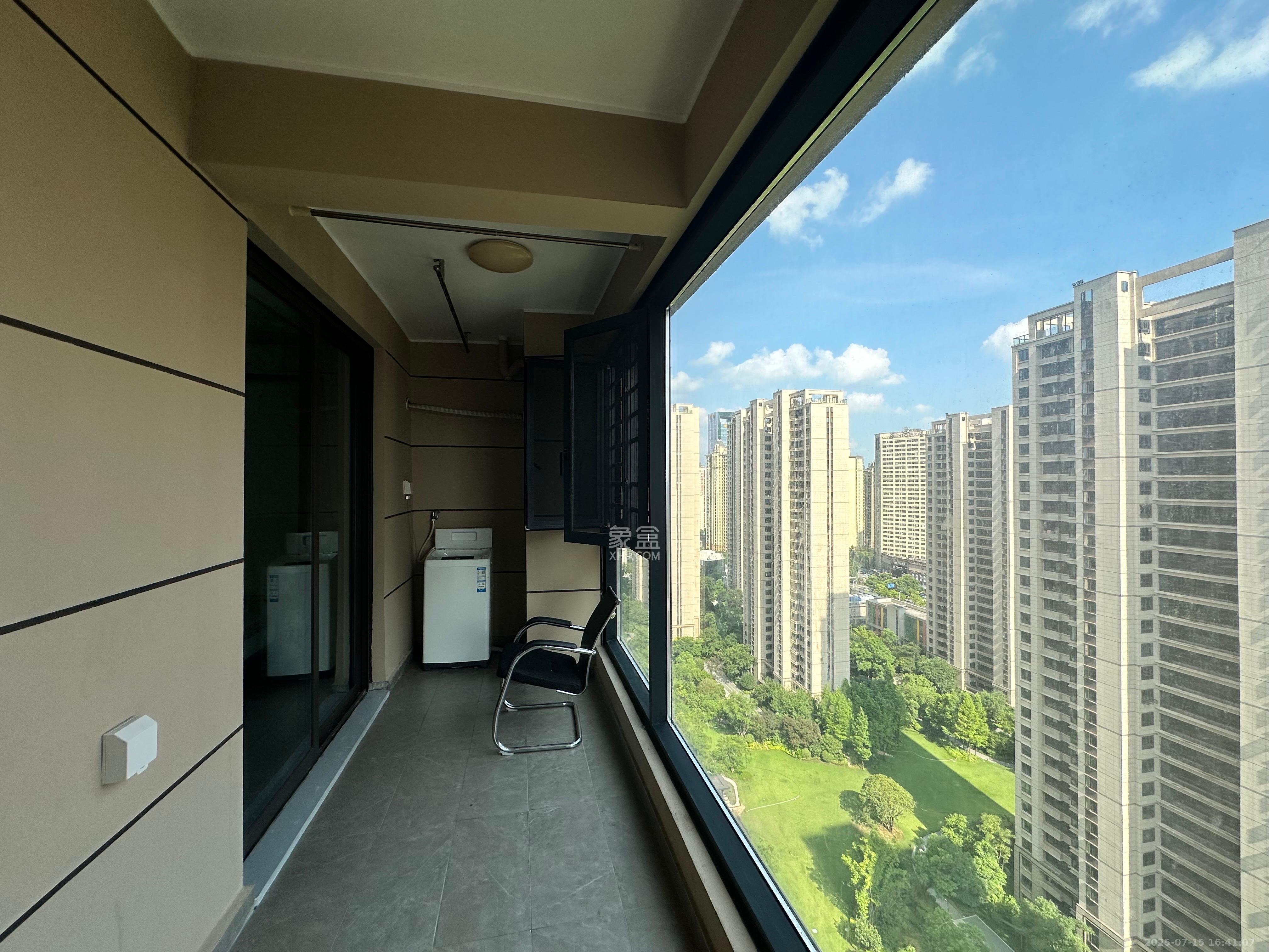 龙湖铂金中心（龙湖春江郦城）  3室2厅2卫   4300.00元/月室内图
