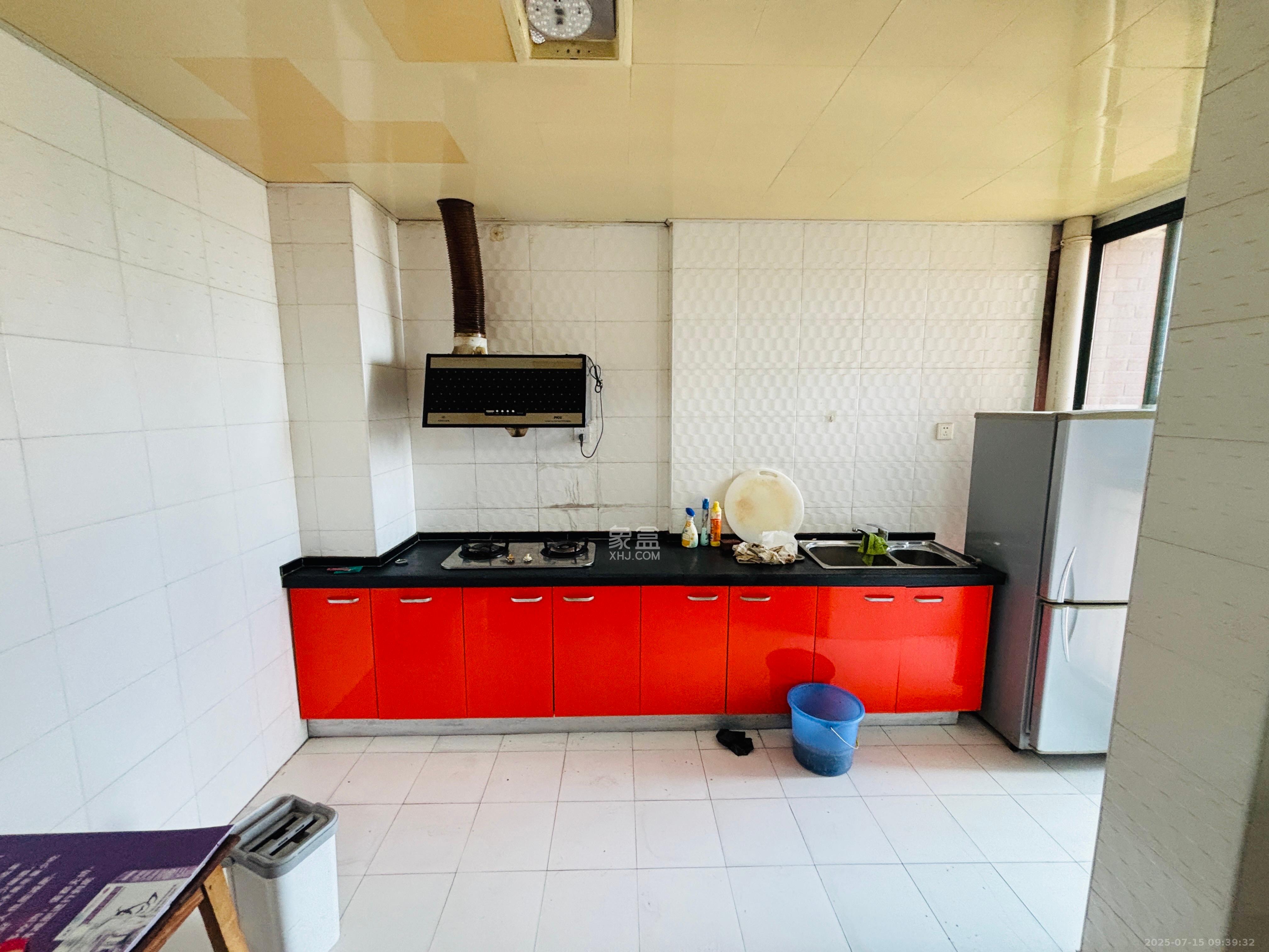 天城湖光山色  2室2厅1卫    1900.0元/月室内图