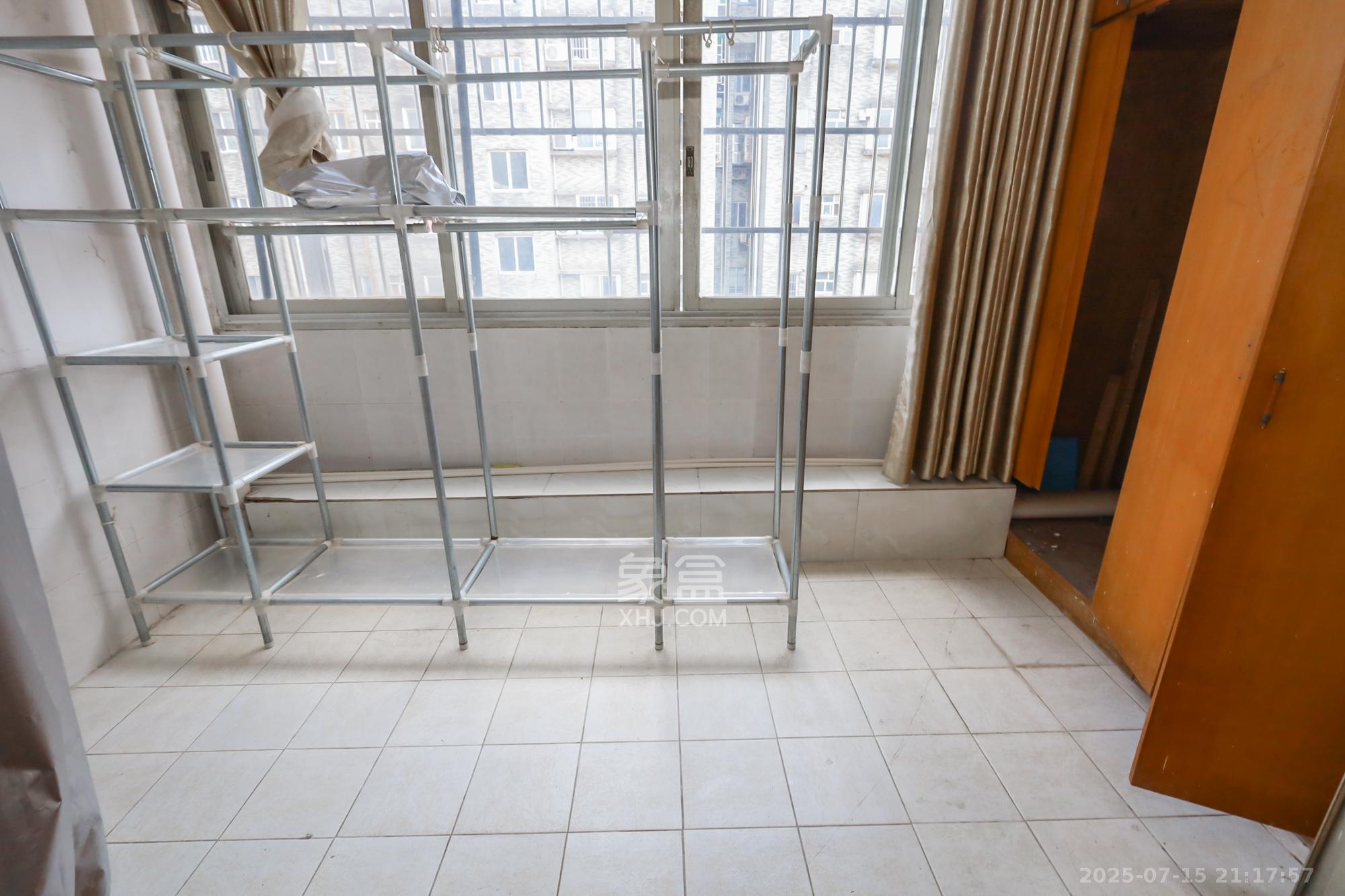 英才园商贸楼 3室1厅2卫 68.0万 英才园商贸楼 3室1厅2卫 68.0万阳台