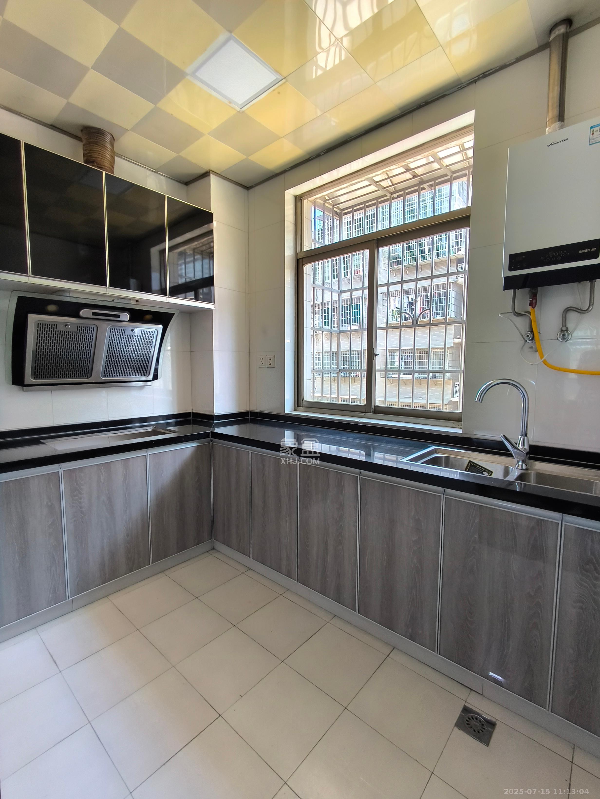 黄鹤小区2片  3室2厅2卫    2100.0元/月 黄鹤小区2片  3室2厅2卫    2100.0元/月室内图