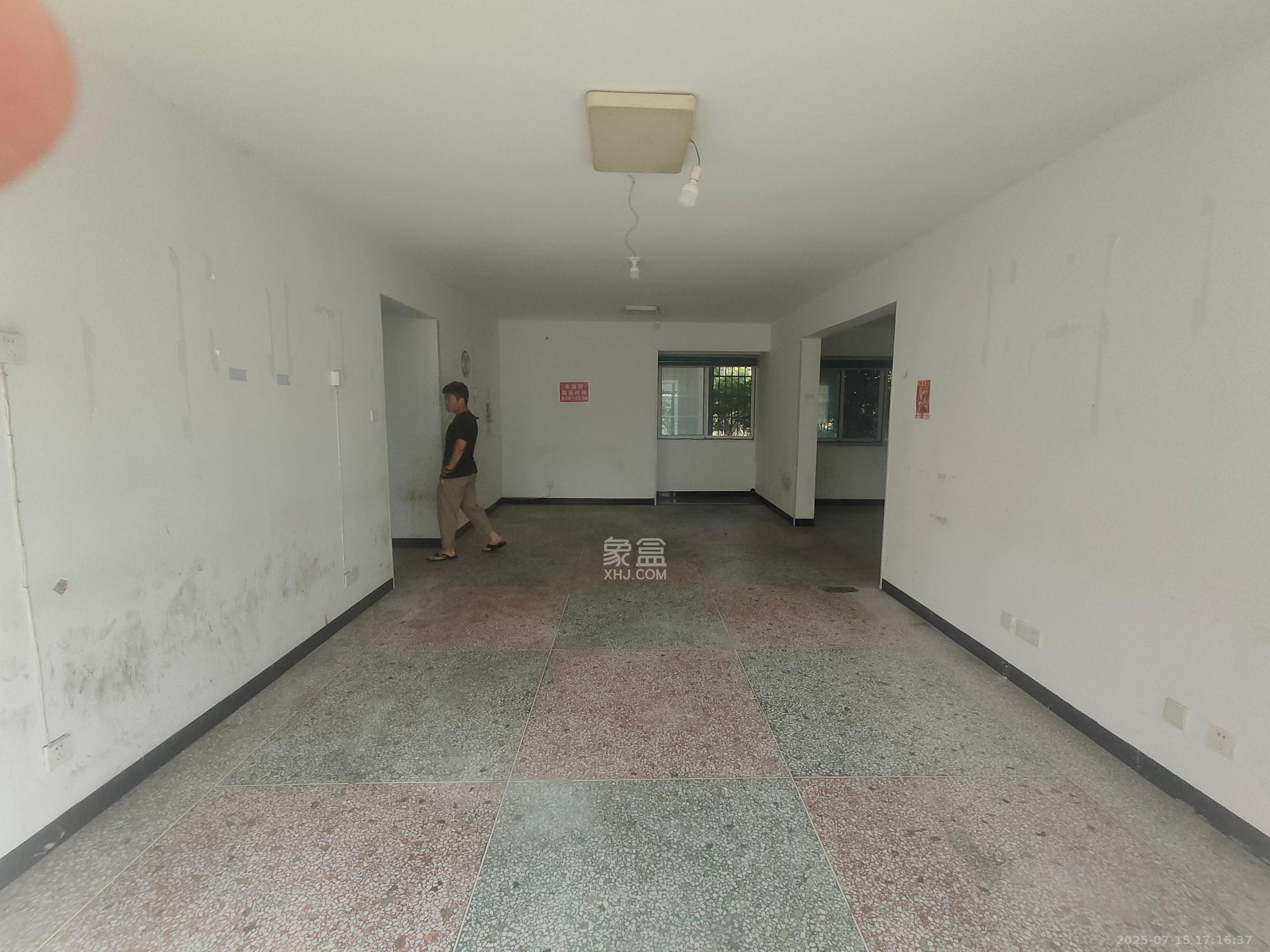 和康园小区  4室2厅2卫    2100.0元/月 和康园小区  4室2厅2卫    2100.0元/月室内图