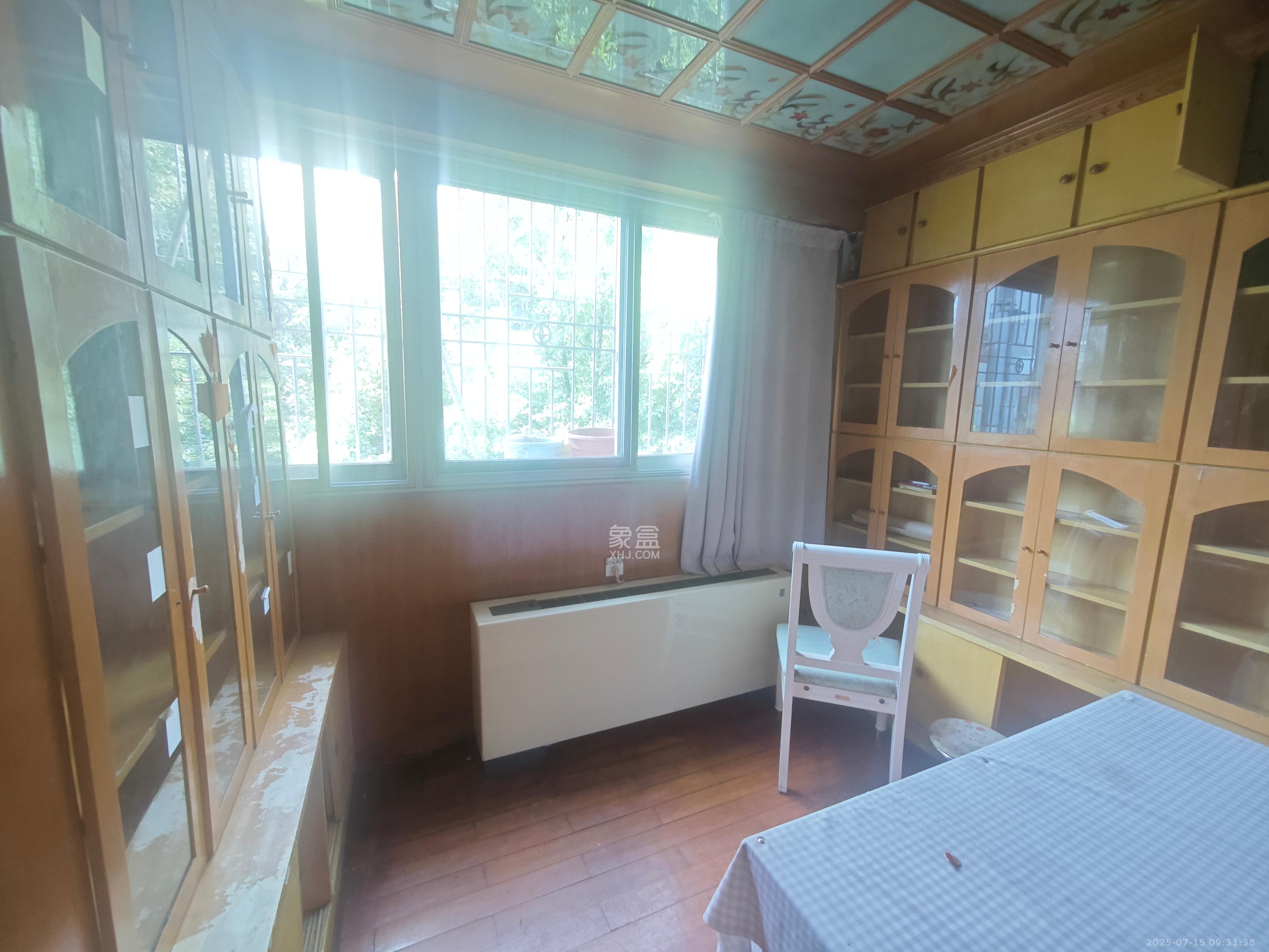 省人大常委会宿舍 2室2厅1卫 2800.0元/月 省人大常委会宿舍 2室2厅1卫 2800.0元/月室内图