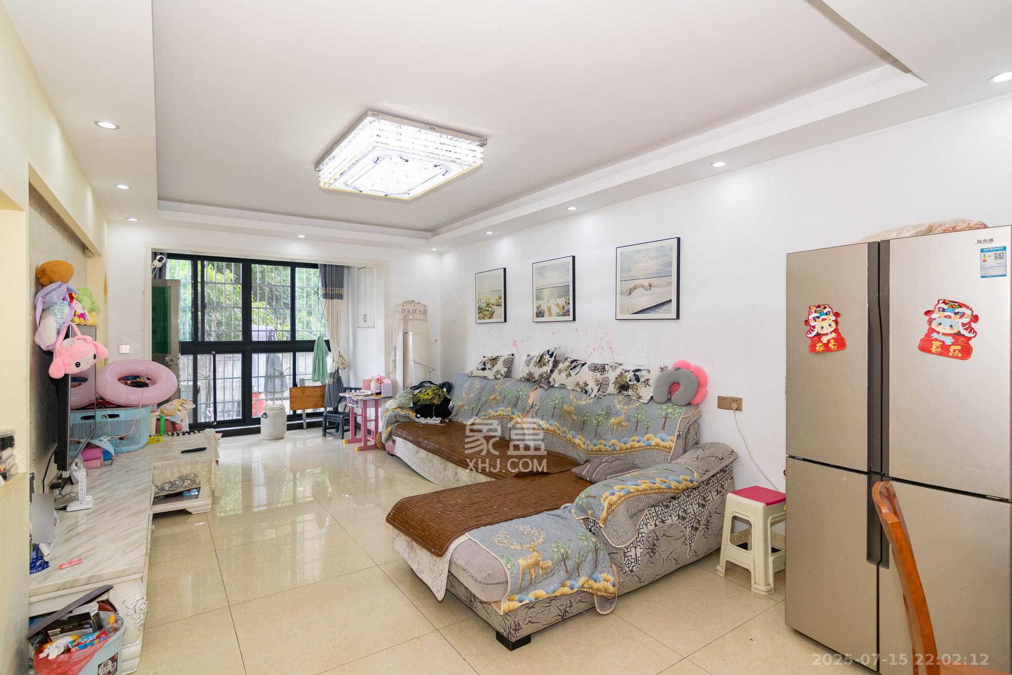 丽景华庭 1室2厅1卫 42.8万 丽景华庭 1室2厅1卫 42.8万客厅