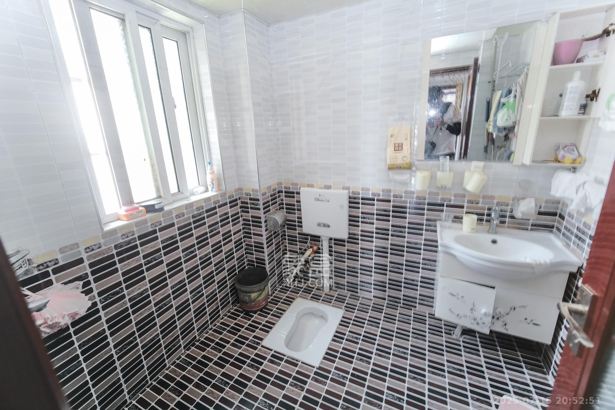 山水湾  2室2厅1卫    49.8万卫生间