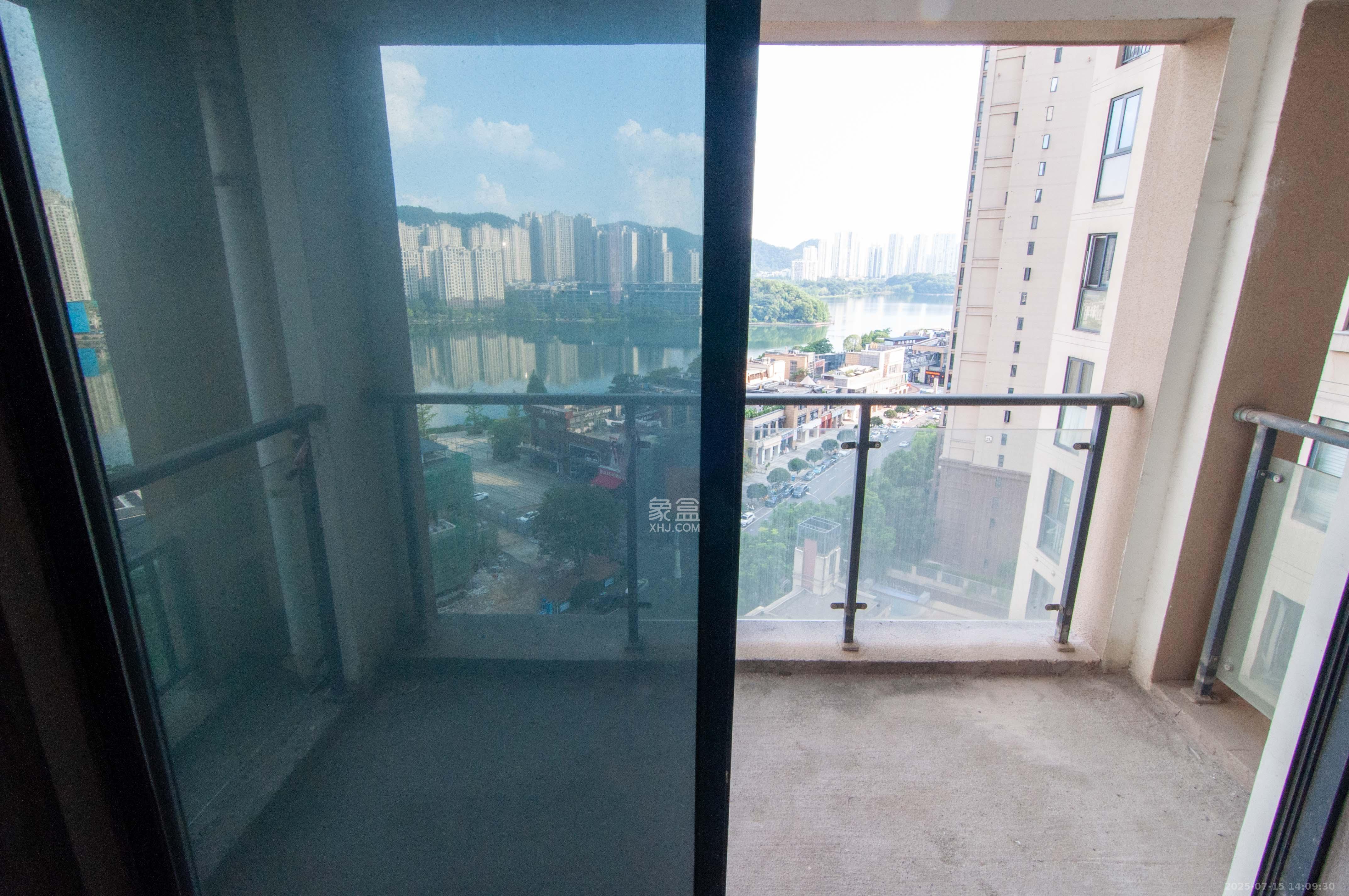 中建梅溪湖中心  4室2厅3卫   300.00万其他