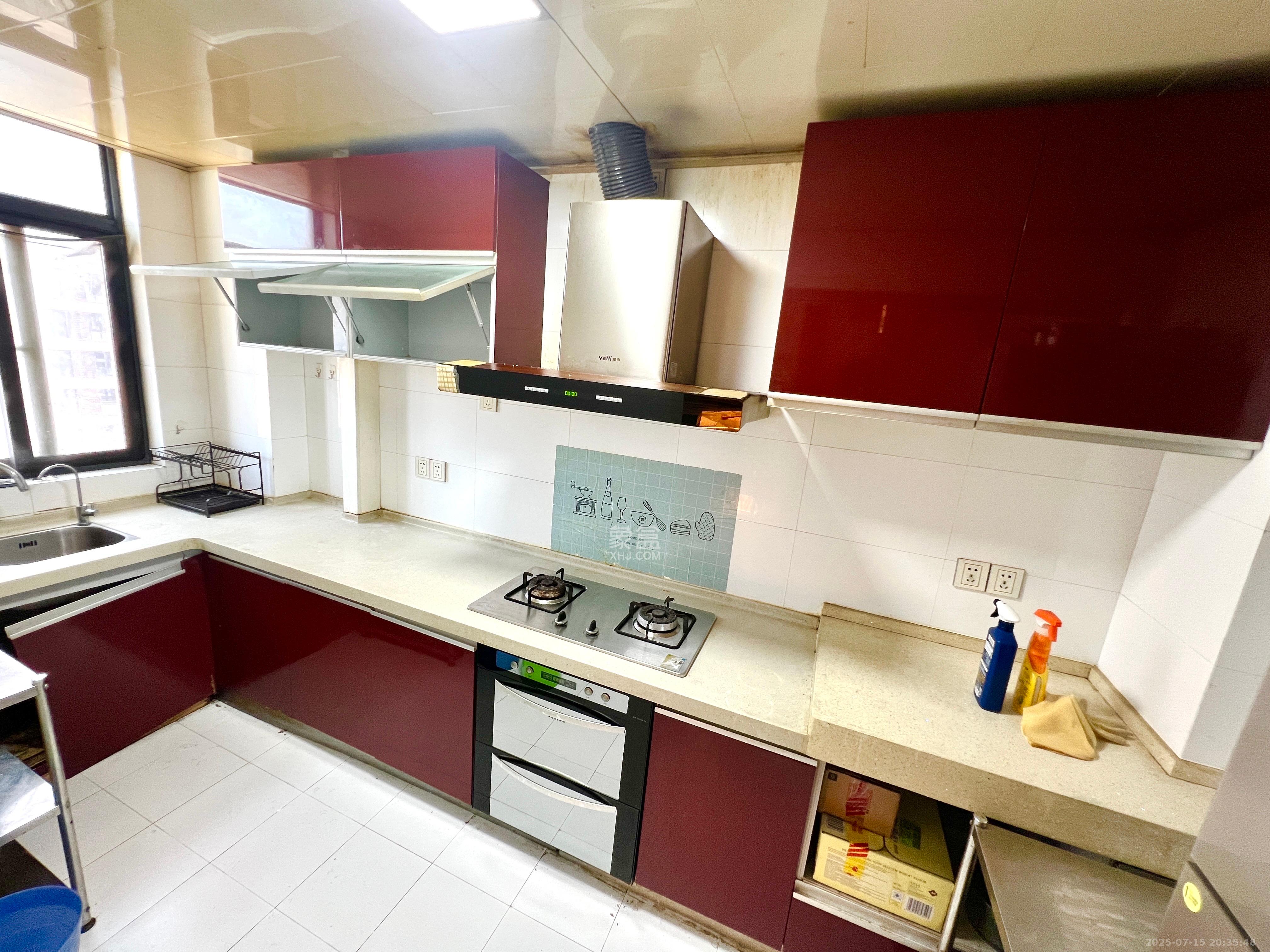 三万英尺  4室1厅2卫    4000.0元/月室内图