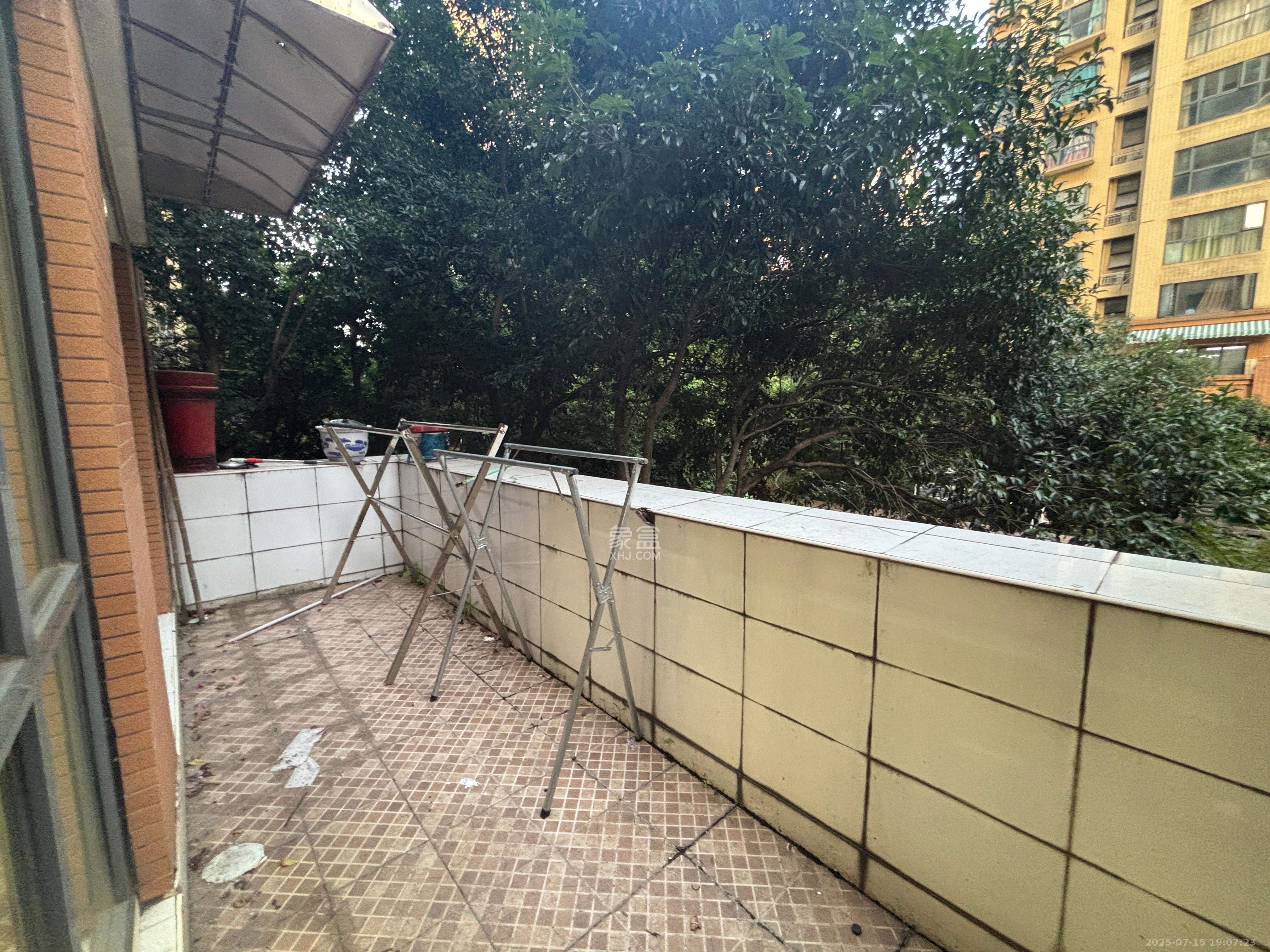 长盛岚庭 3室2厅1卫 1800.0元/月 长盛岚庭 3室2厅1卫 1800.0元/月室内图