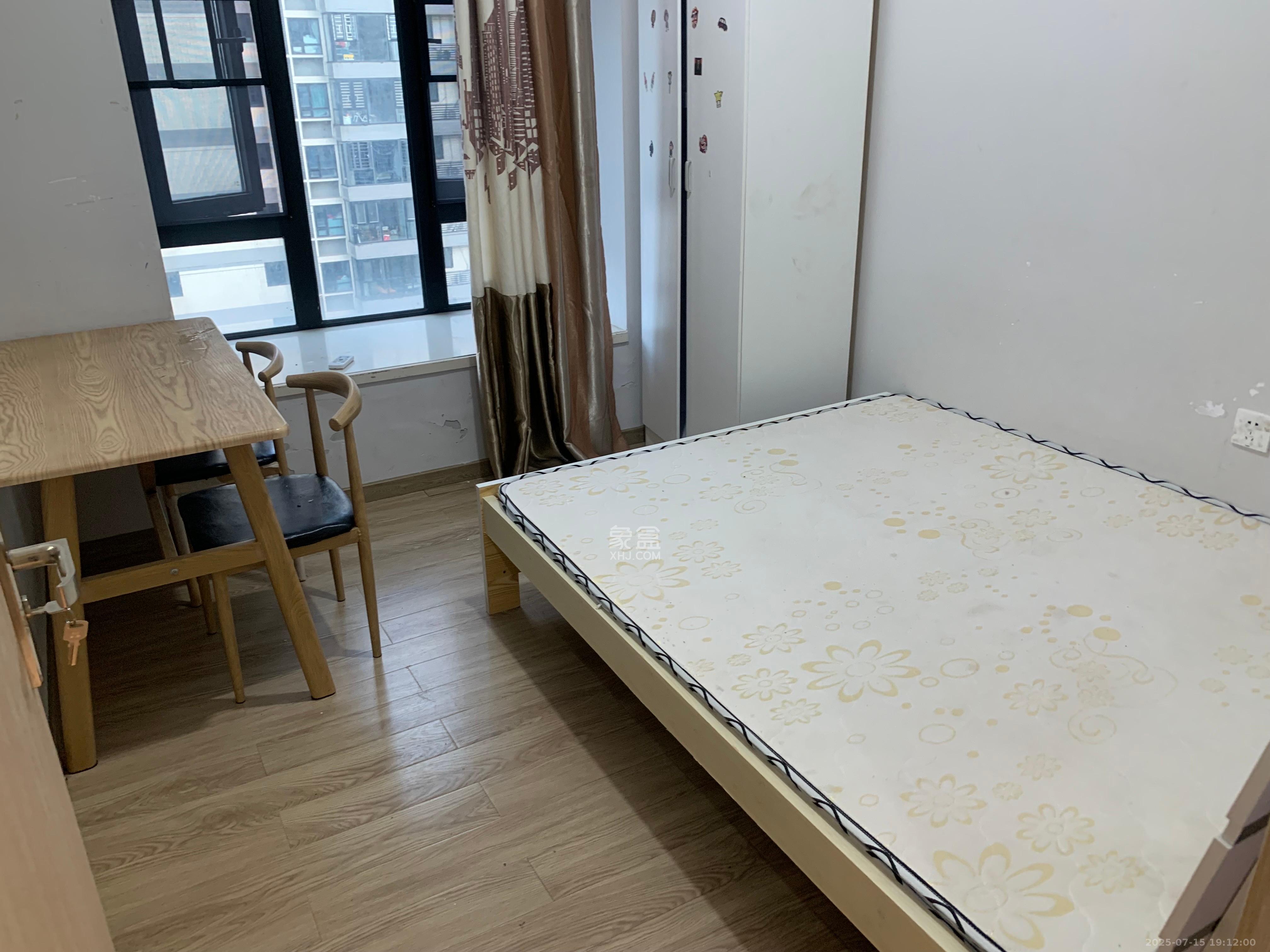 时代年华  3室2厅2卫   1900.00元/月室内图