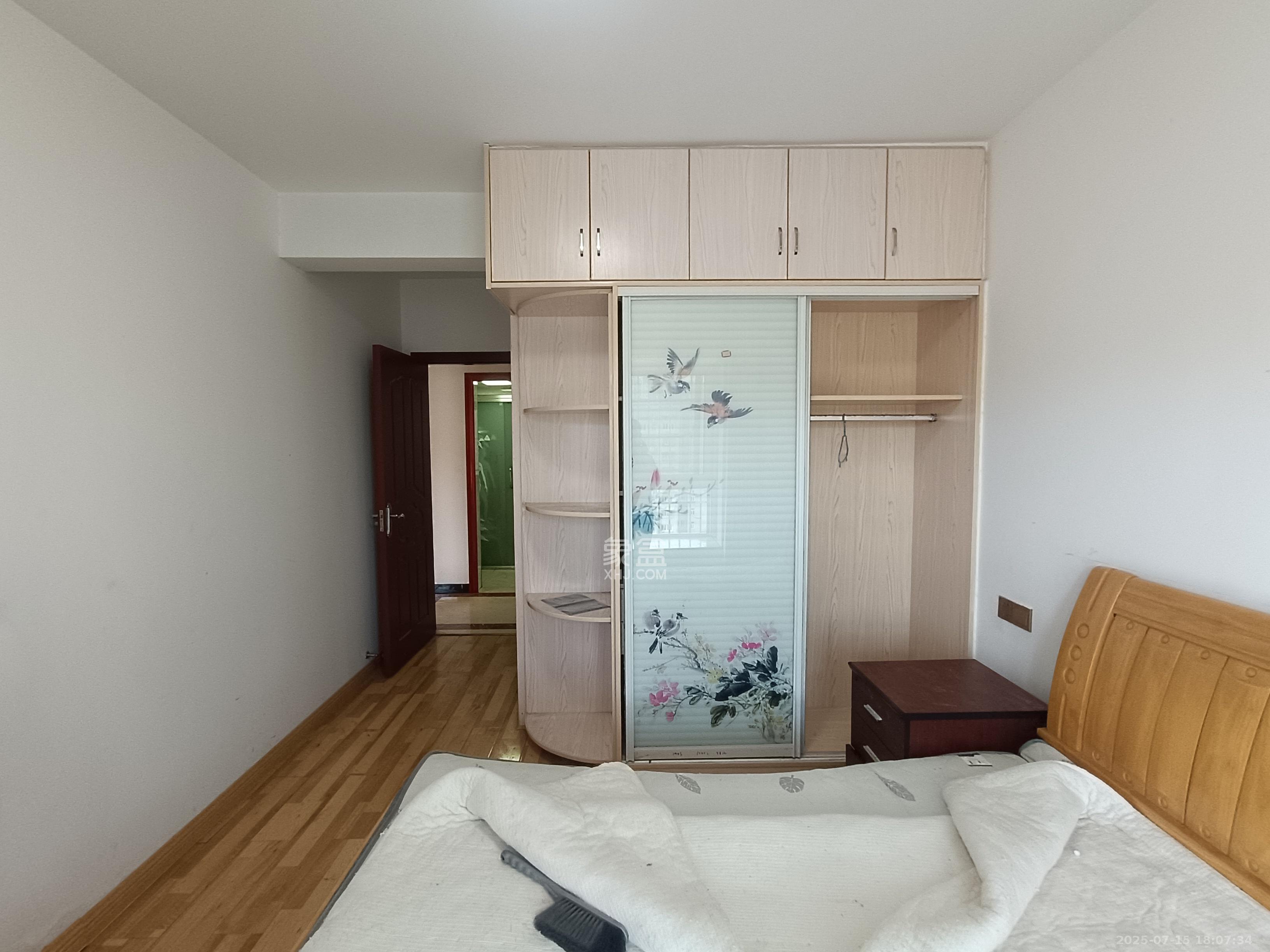 谷山乐园三期  3室2厅1卫   1900.00元/月室内图