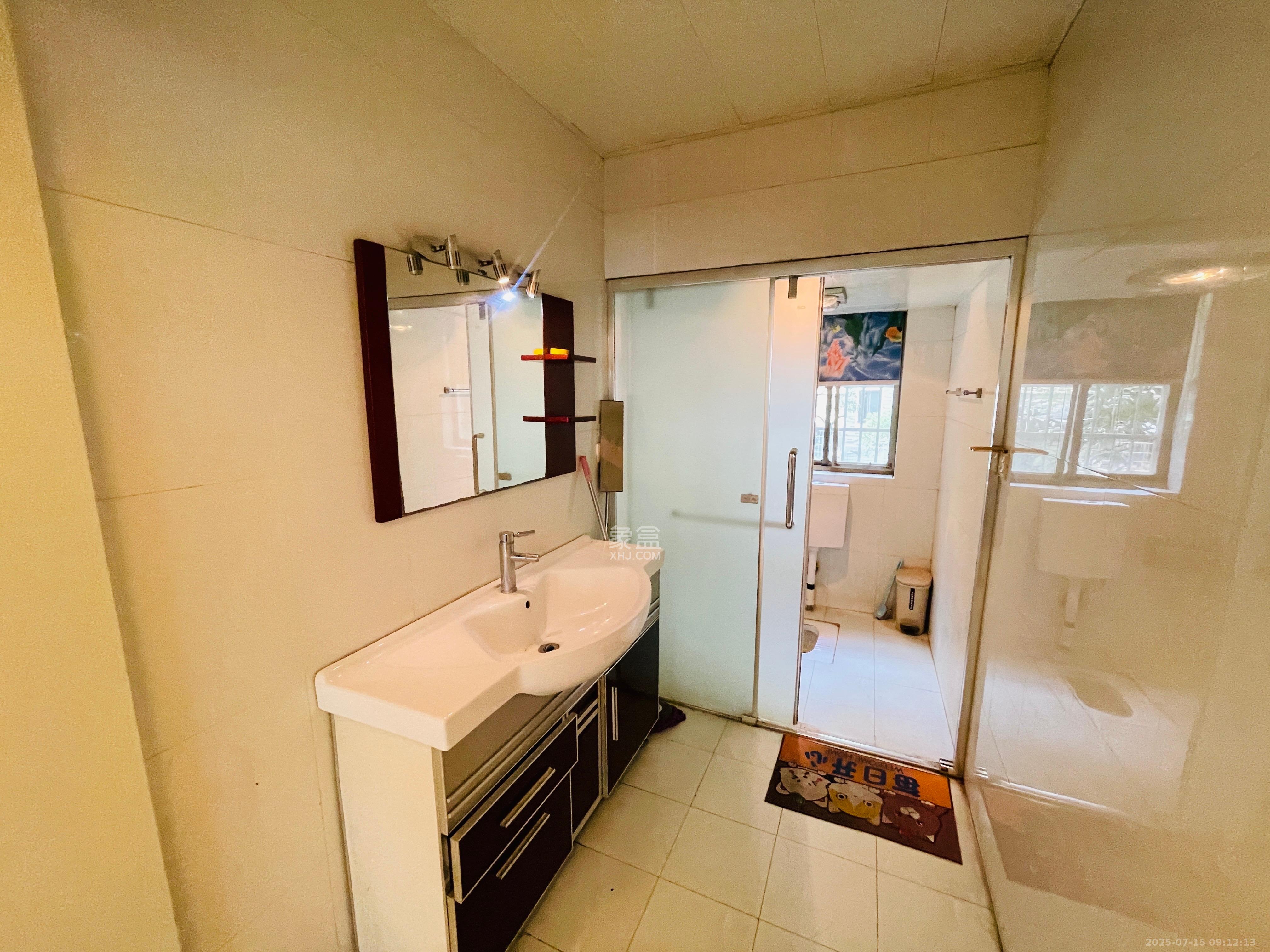 金峰小区北院(七里营社区) 4室2厅2卫 2300.0元/月 金峰小区北院(七里营社区) 4室2厅2卫 2300.0元/月室内图