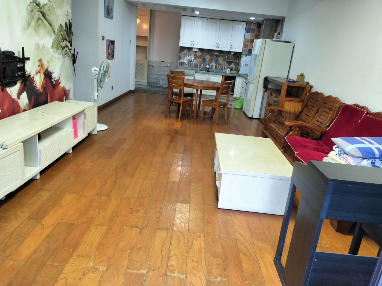 和风江岸  3室2厅2卫   2800.00元/月室内图
