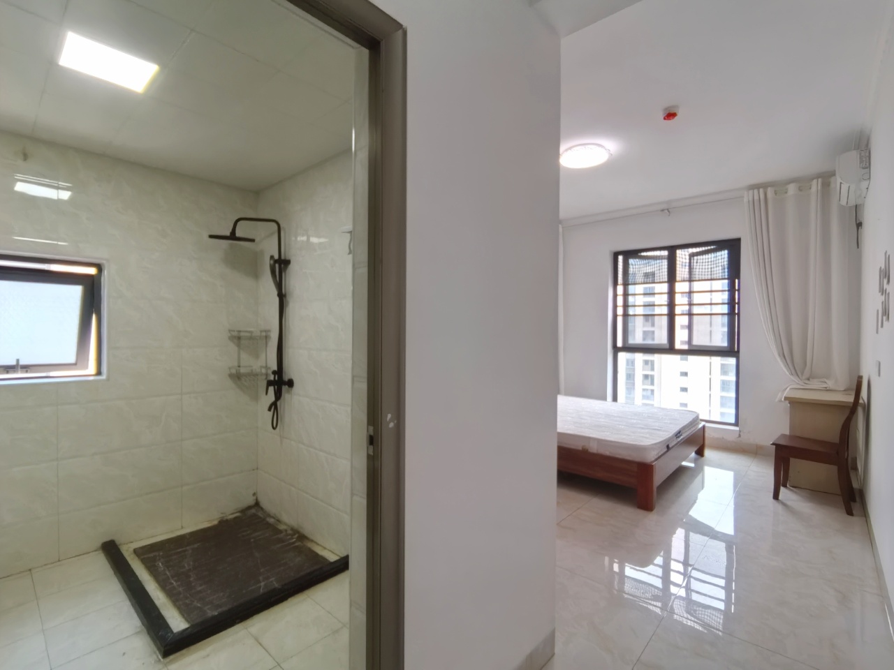 海航豪庭南苑 3室2厅2卫 265.0万 海航豪庭南苑 3室2厅2卫 265.0万客厅