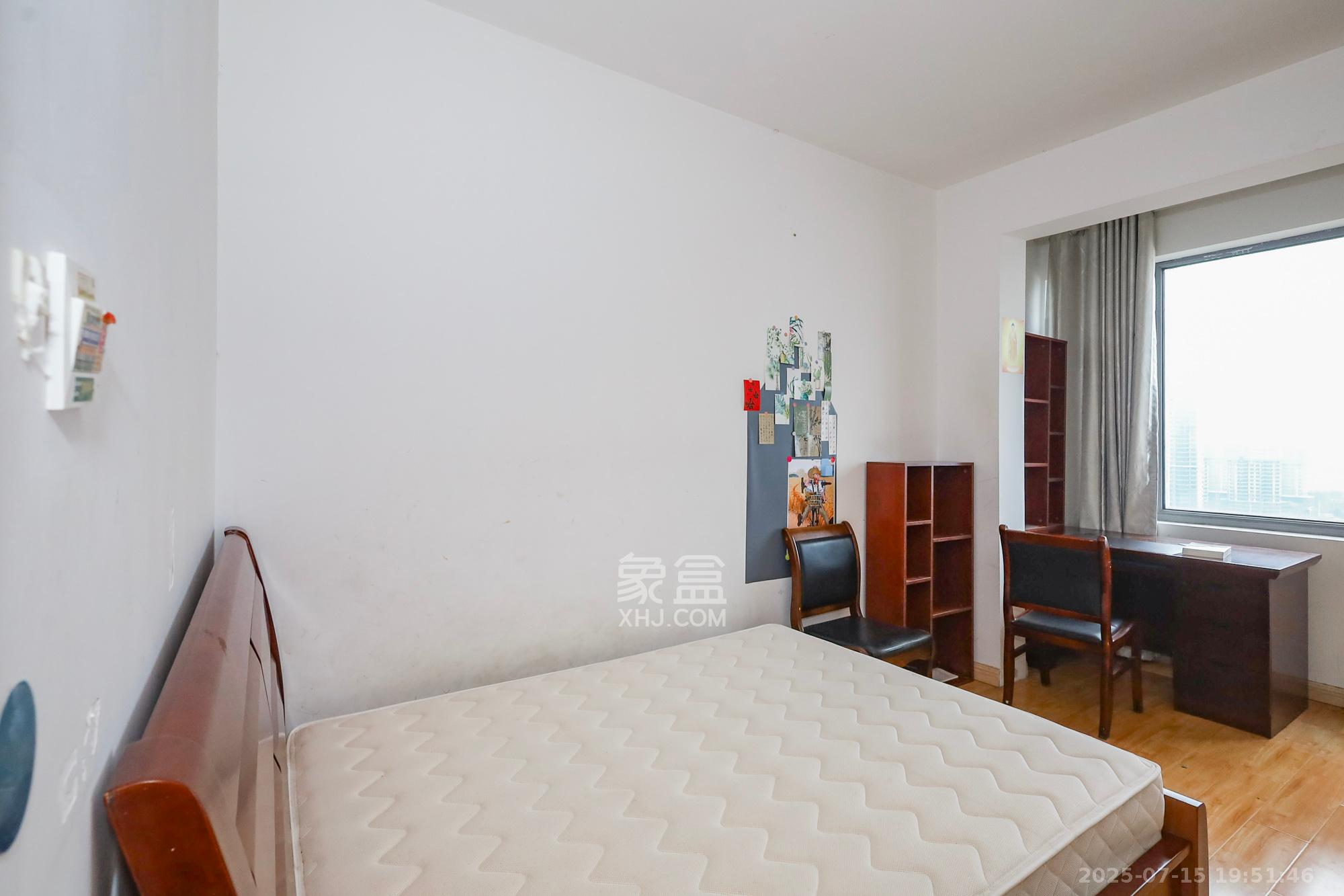 八方小区C区 3室2厅2卫 350.0万 八方小区C区 3室2厅2卫 350.0万卧室