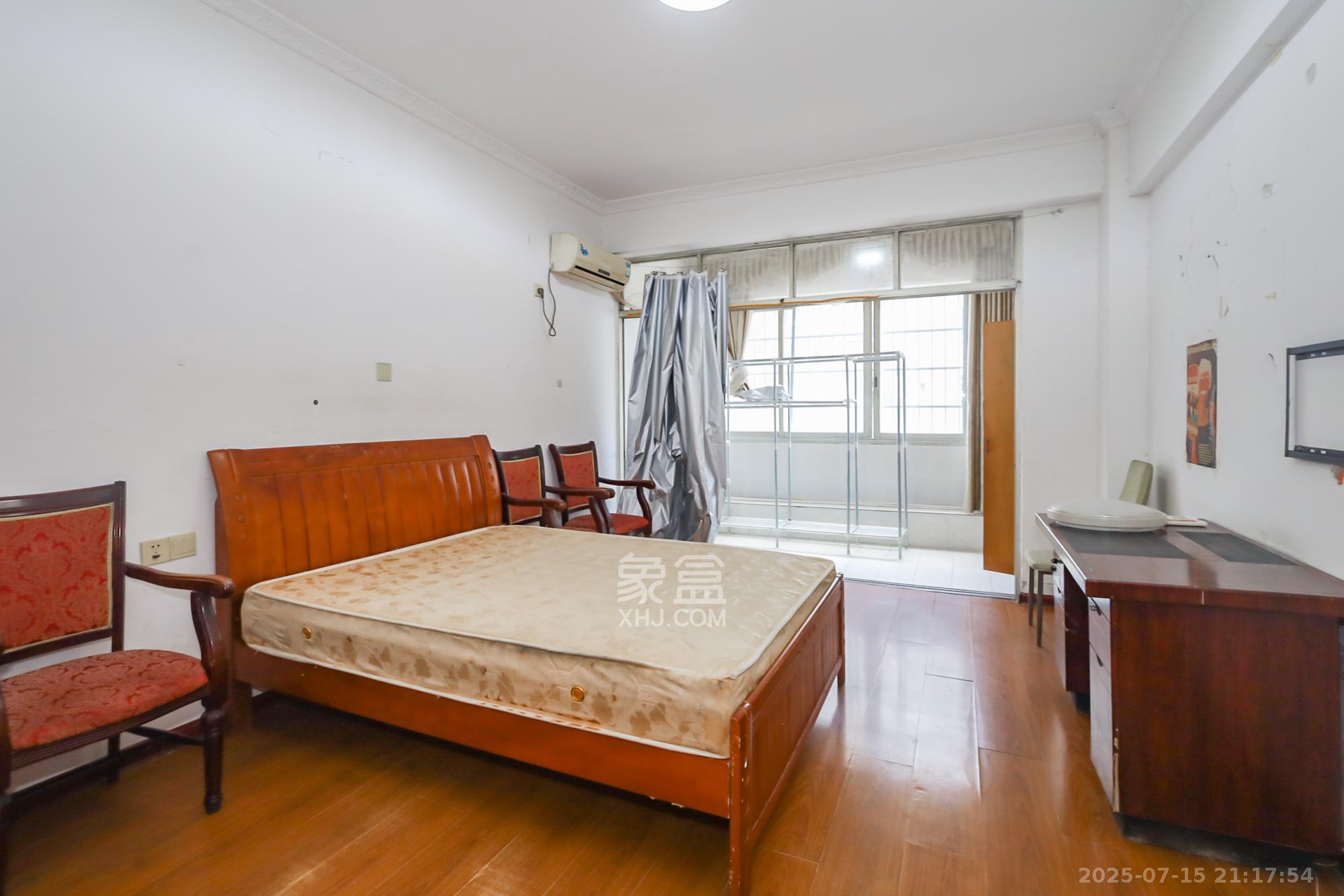 英才园商贸楼 3室1厅2卫 68.0万 英才园商贸楼 3室1厅2卫 68.0万客厅