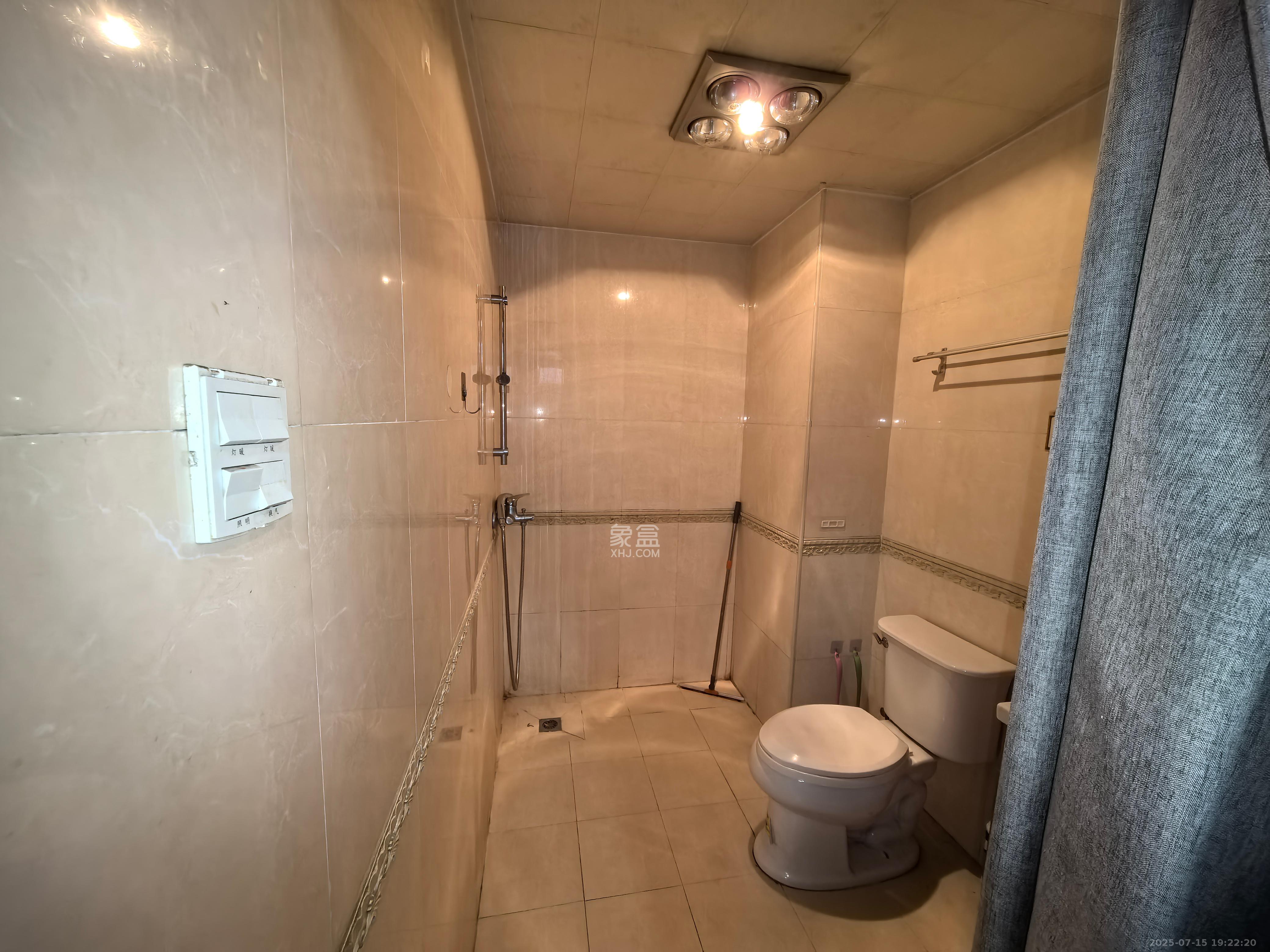 环宇天地、中海地产(中信城市广场二期)  2室2厅1卫    1600.0元/月 环宇天地、中海地产(中信城市广场二期)  2室2厅1卫    1600.0元/月室内图