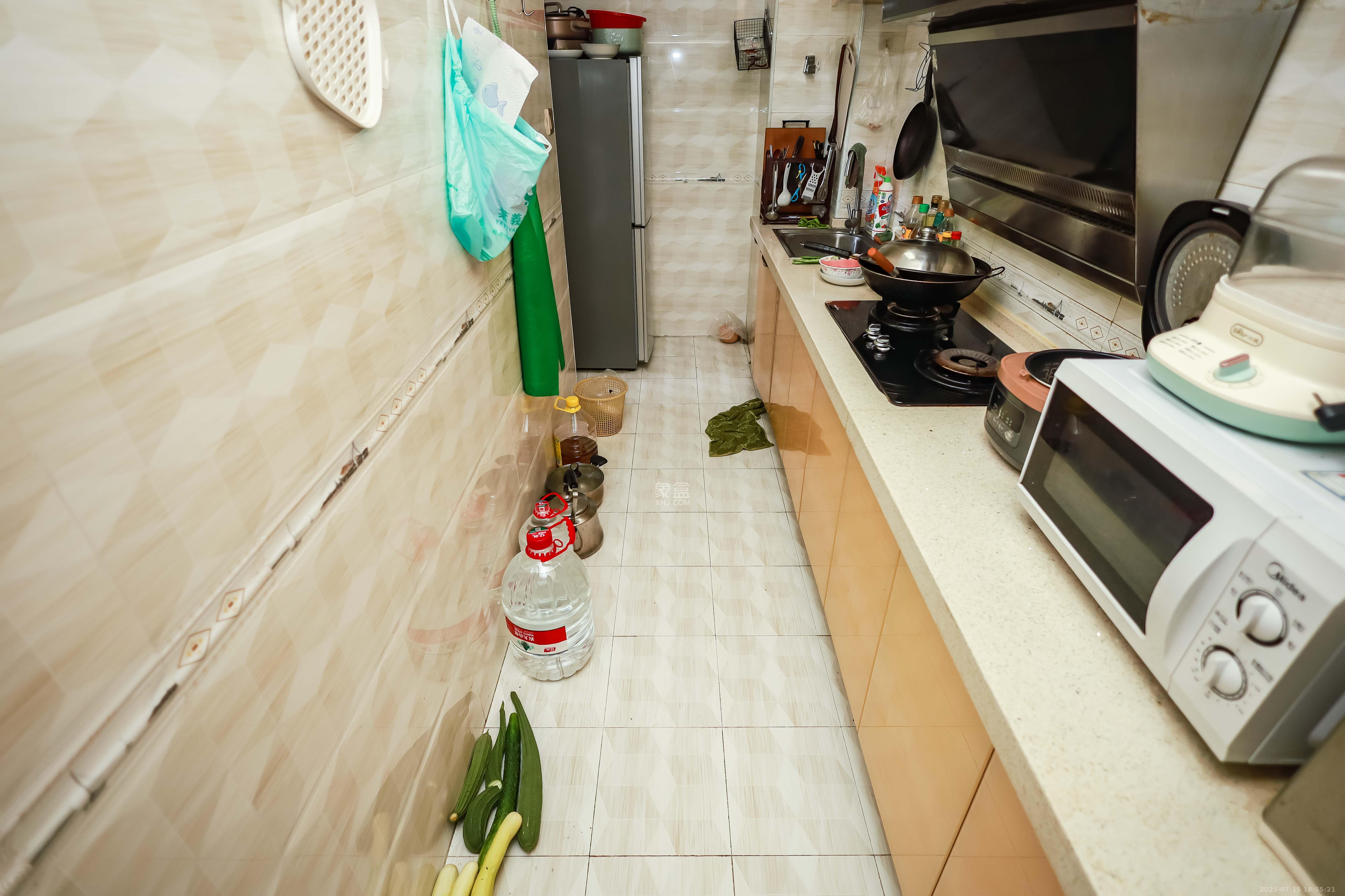 卓越蔚蓝海岸三期  3室2厅1卫    72.8万厨房