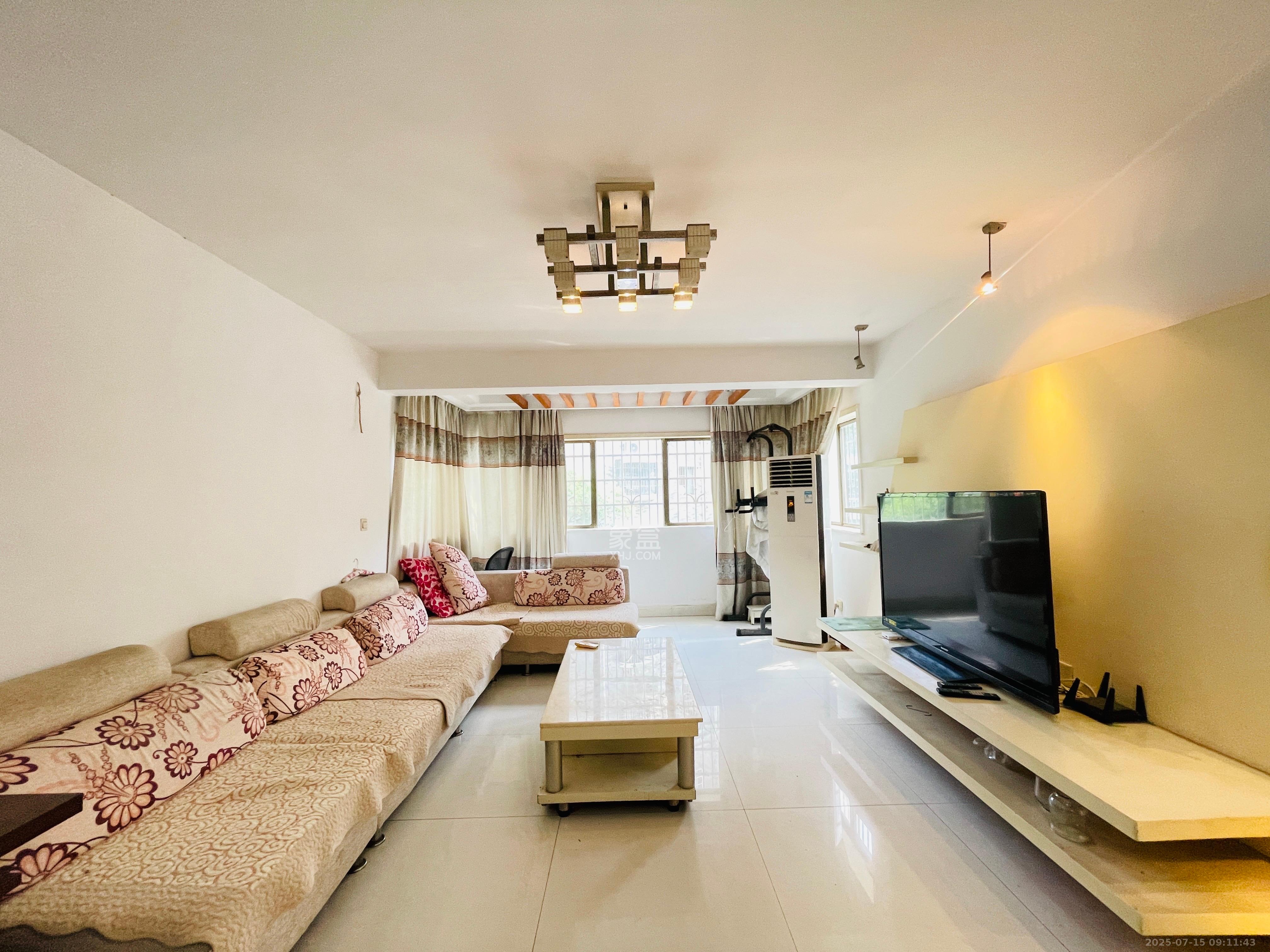 金峰小区北院（七里营社区）  4室2厅2卫    2300.0元/月室内图1