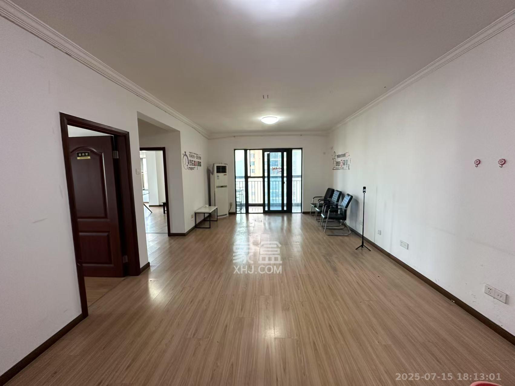 华城广场 3室2厅1卫 3500.0元/月 华城广场 3室2厅1卫 3500.0元/月室内图