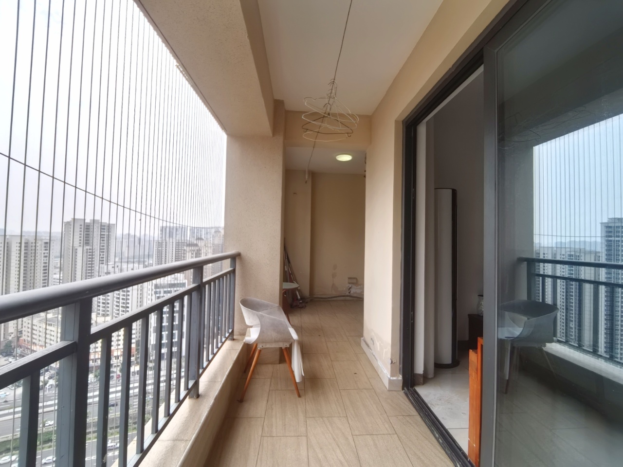 海航豪庭南苑 3室2厅2卫 265.0万 海航豪庭南苑 3室2厅2卫 265.0万客厅