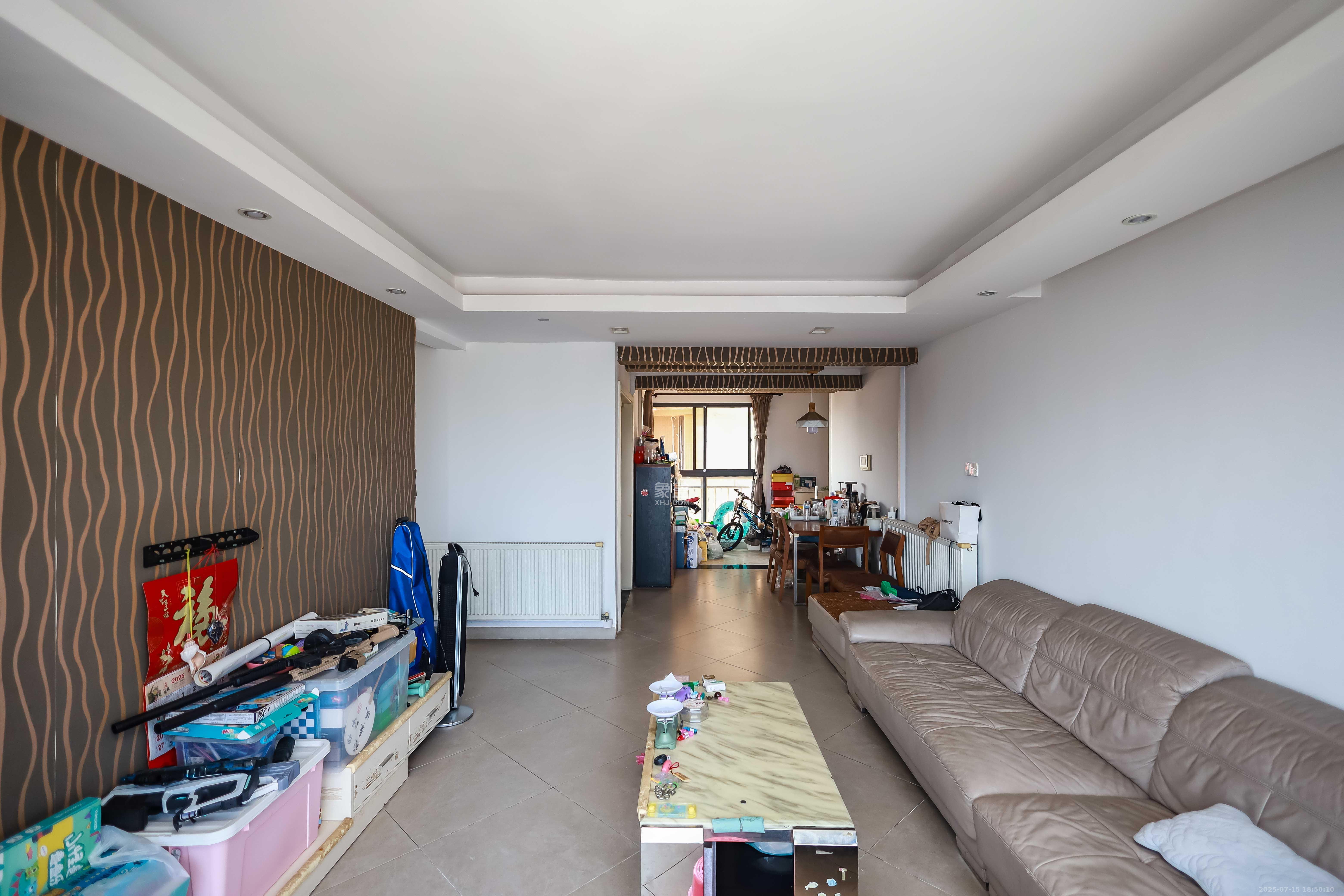 永祺西京  3室2厅2卫    108.0万客厅