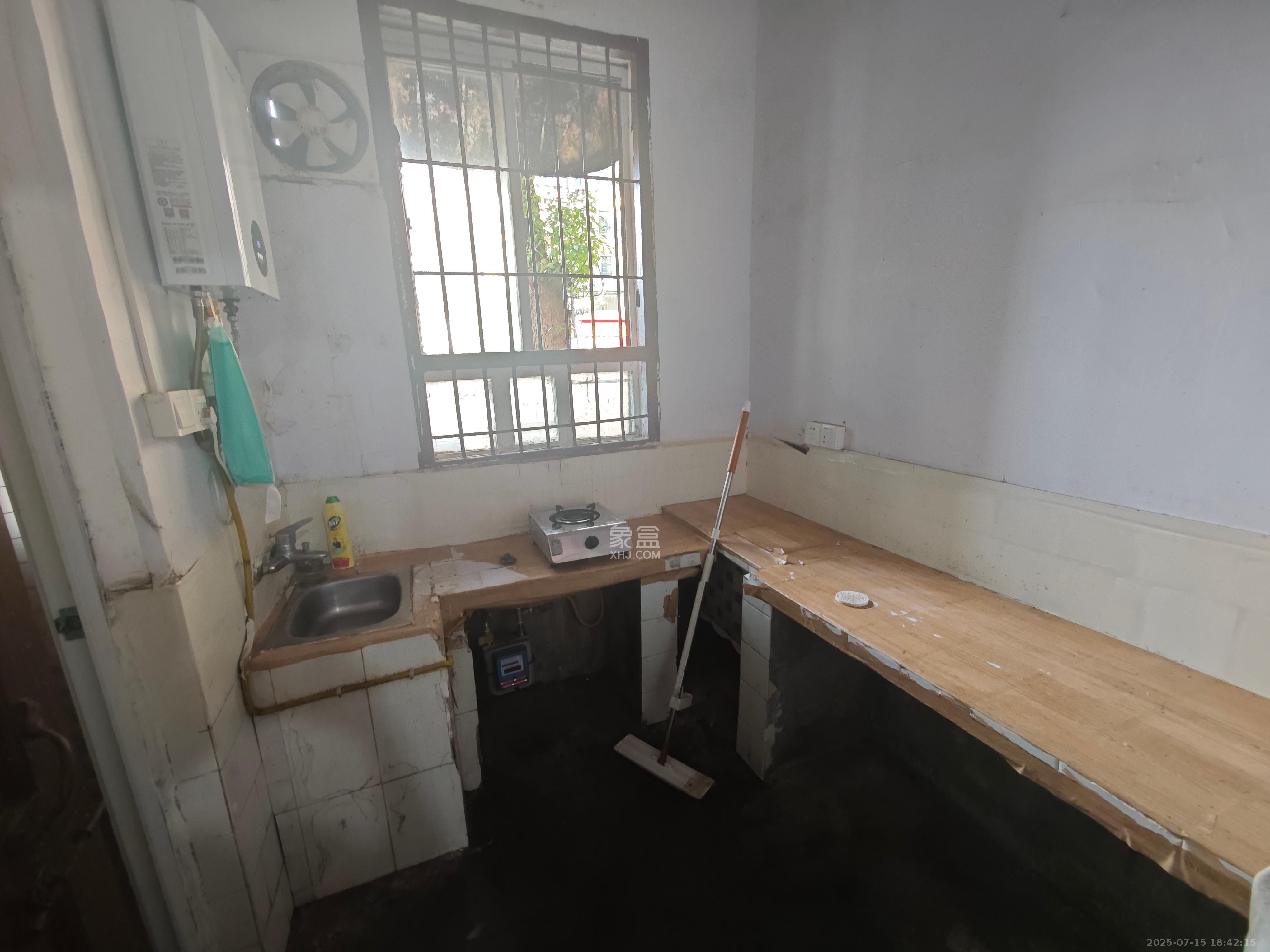 杏花园小区 2室1厅1卫 1300.0元/月 杏花园小区 2室1厅1卫 1300.0元/月室内图