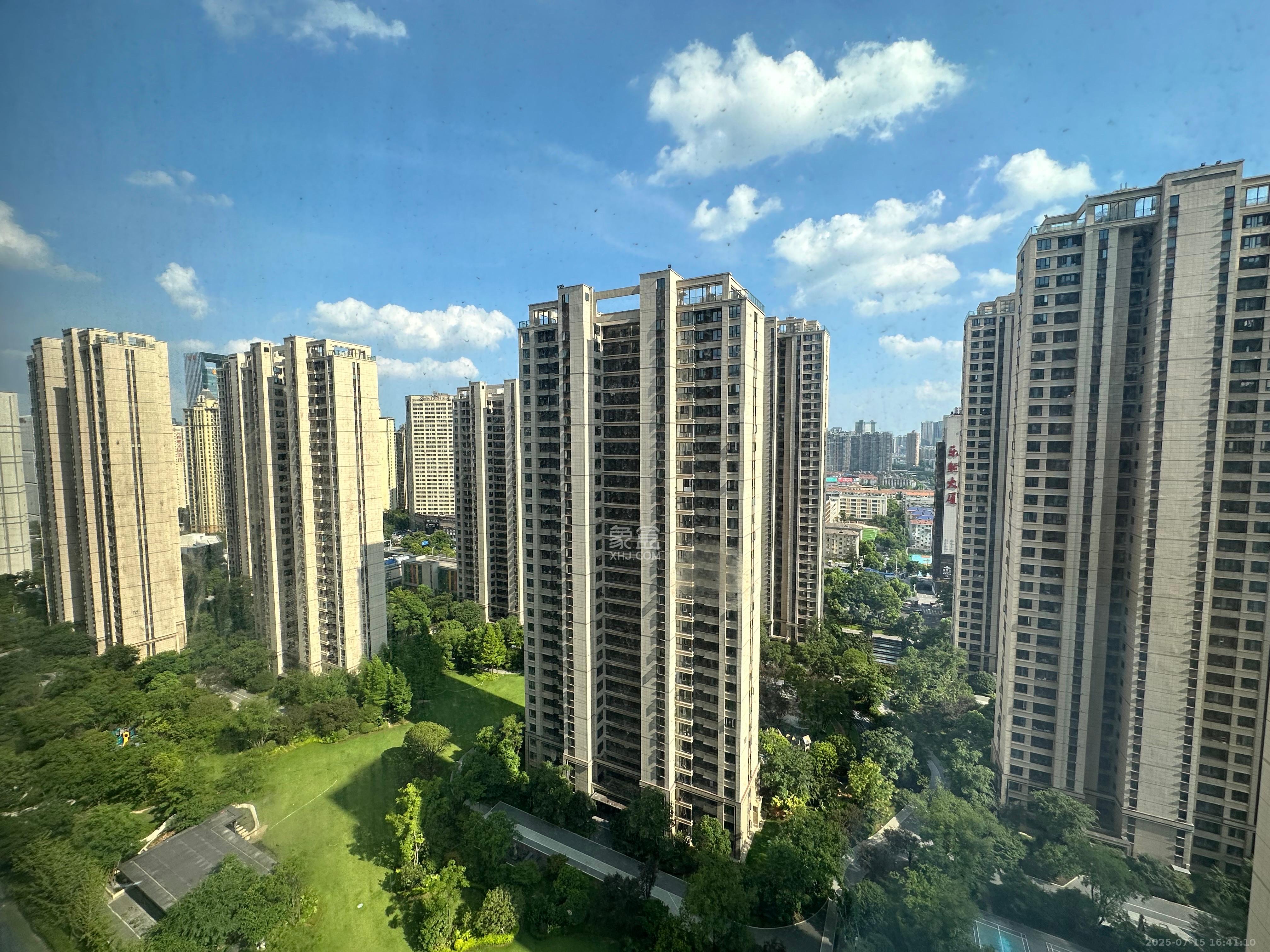 龙湖铂金中心（龙湖春江郦城）  3室2厅2卫   4300.00元/月室内图