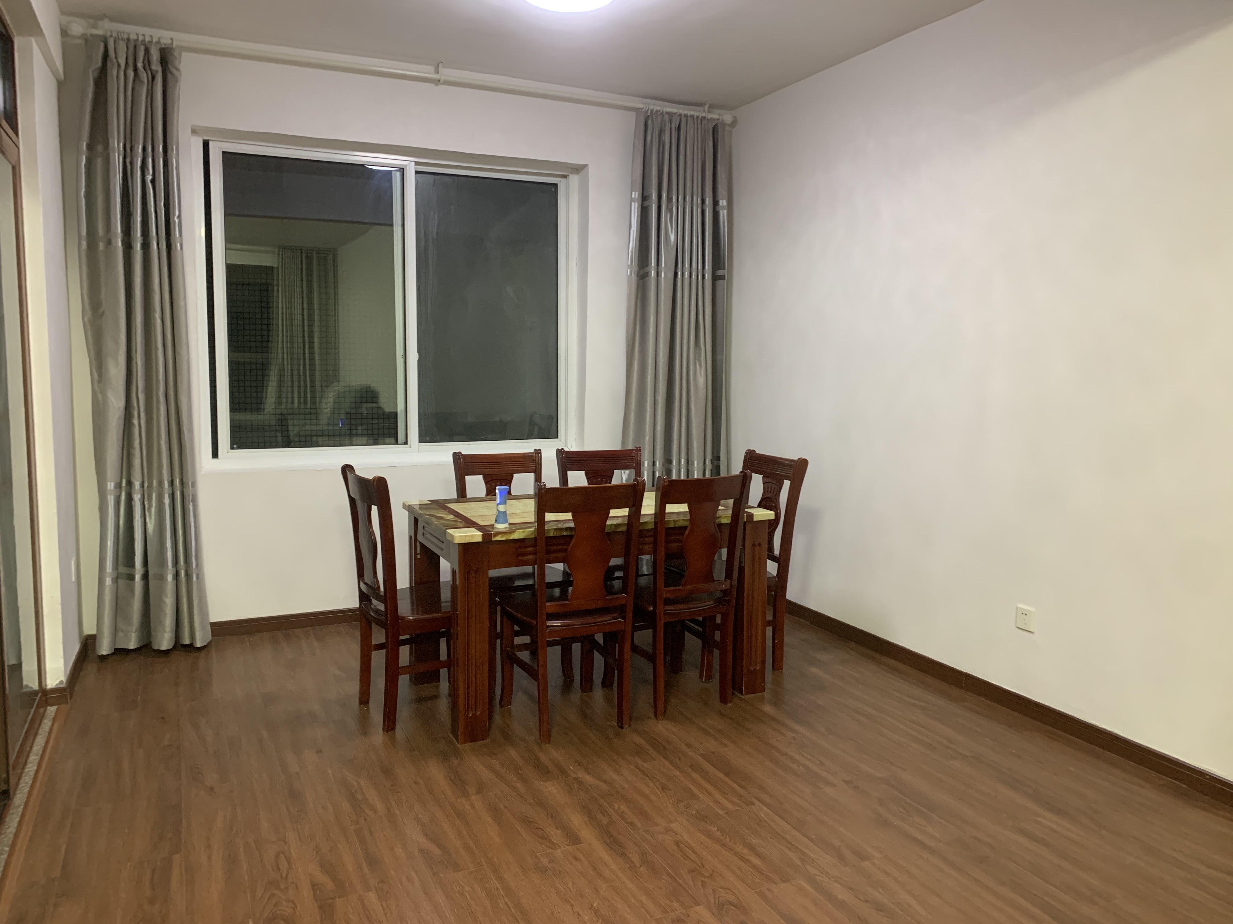 山城上品  4室2厅2卫    2400.0元/月室内图