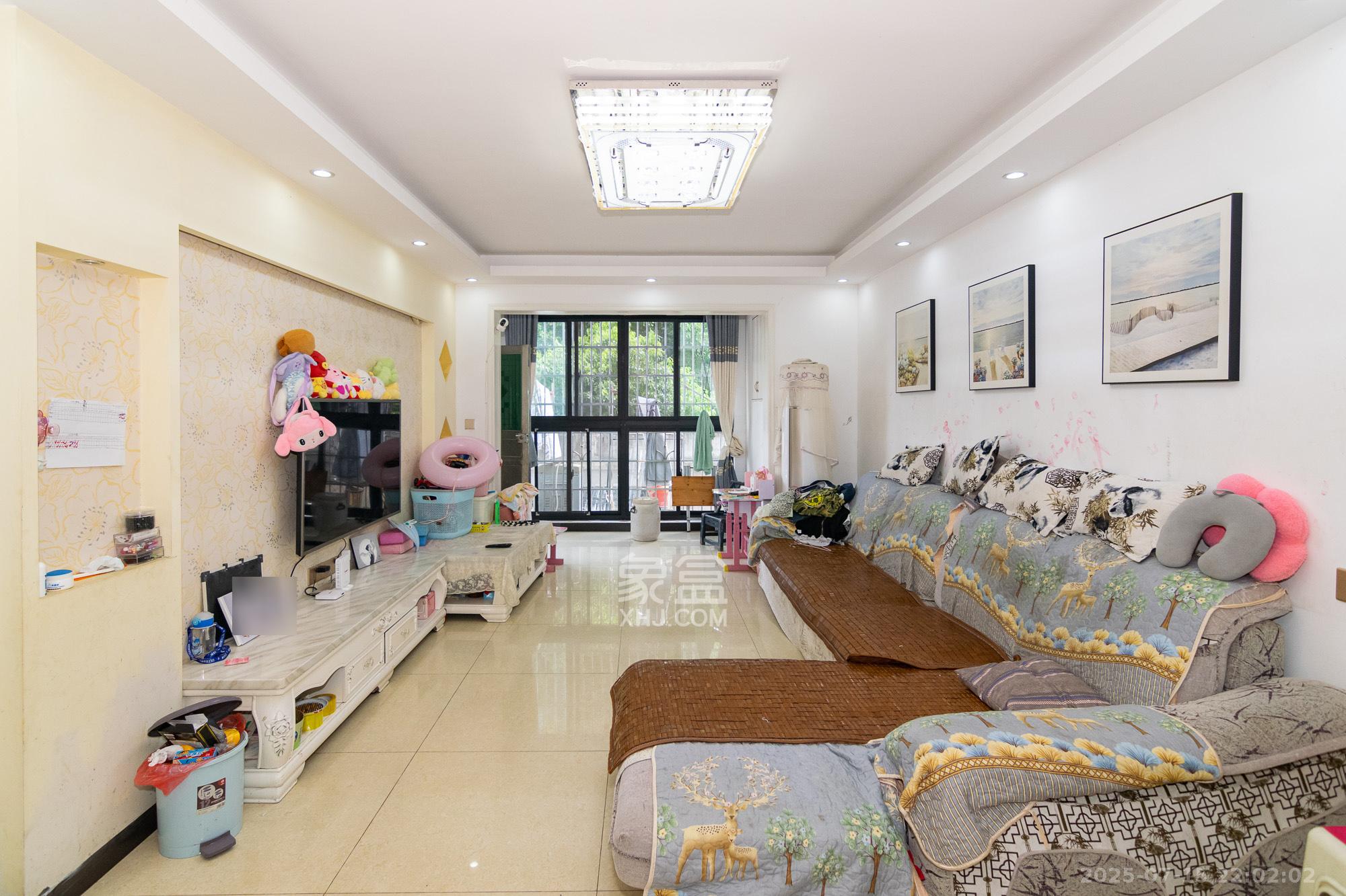 丽景华庭 1室2厅1卫 42.8万 丽景华庭 1室2厅1卫 42.8万客厅