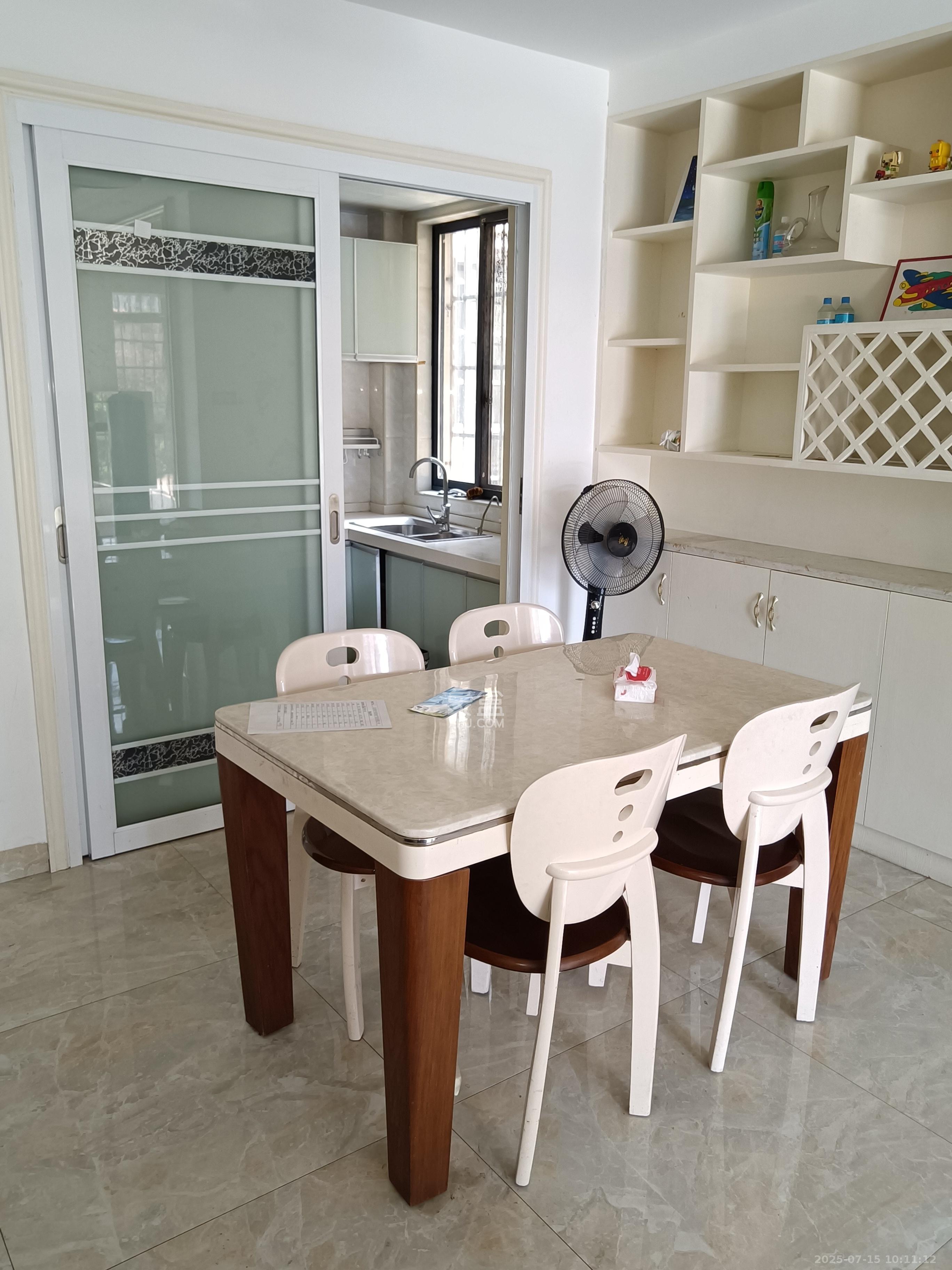 黑金时代广场  3室2厅2卫    2000.0元/月 黑金时代广场  3室2厅2卫    2000.0元/月室内图