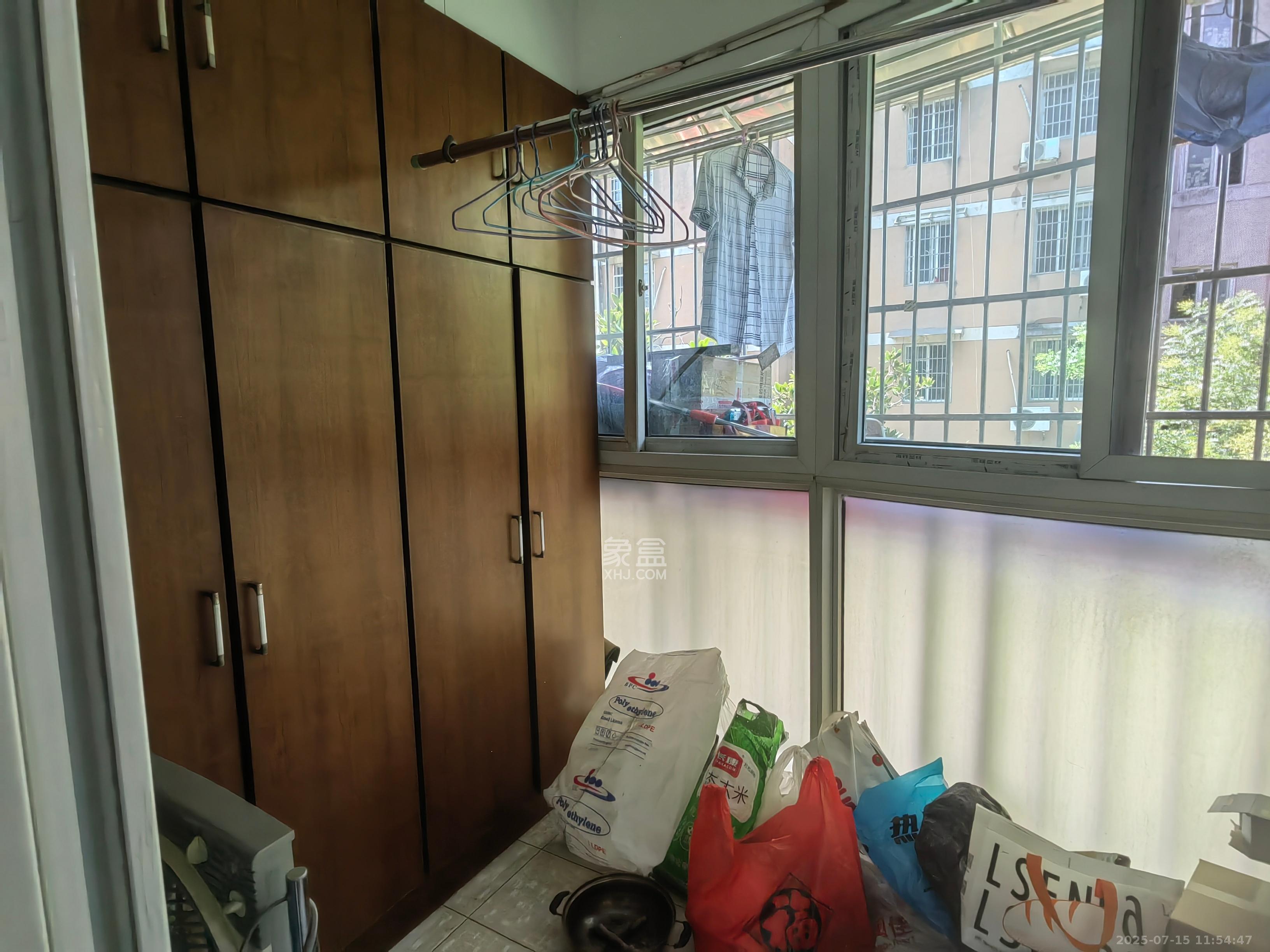 新桥小区 3室2厅1卫 2200.0元/月 新桥小区 3室2厅1卫 2200.0元/月室内图