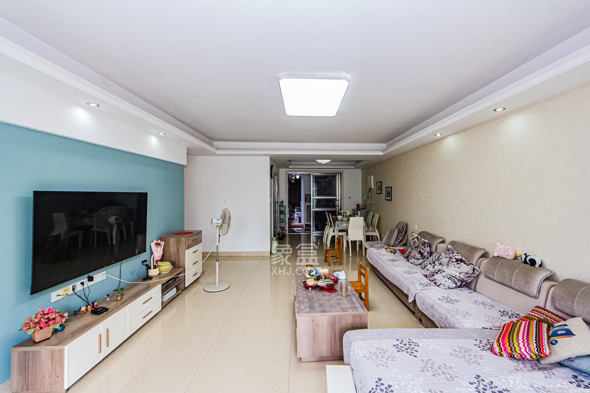 江临天下 4室2厅2卫 118.0万 江临天下 4室2厅2卫 118.0万客厅