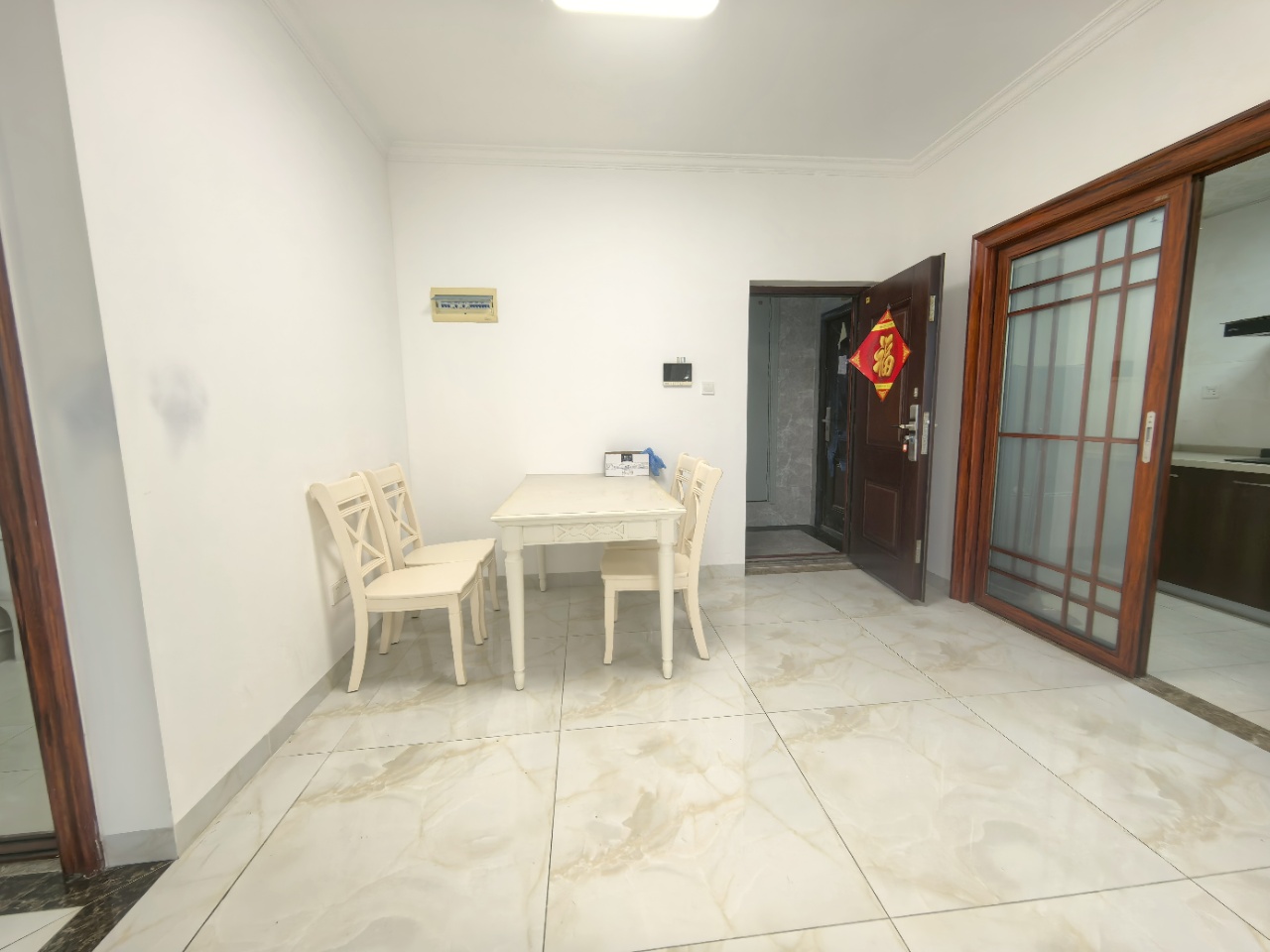 耀江西岸公馆  2室2厅1卫    2500.0元/月 耀江西岸公馆  2室2厅1卫    2500.0元/月室内图