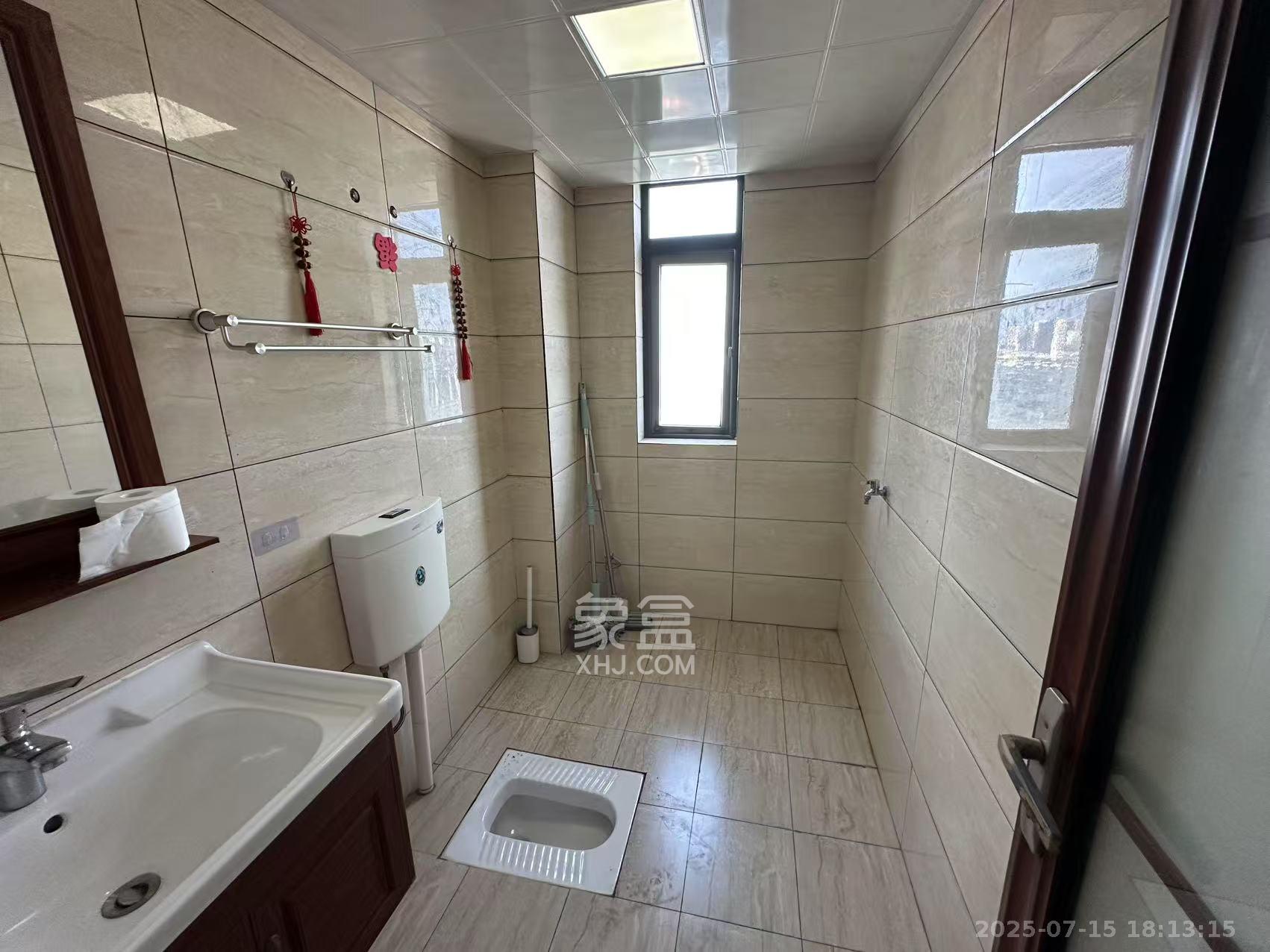 华城广场 3室2厅1卫 3500.0元/月 华城广场 3室2厅1卫 3500.0元/月室内图